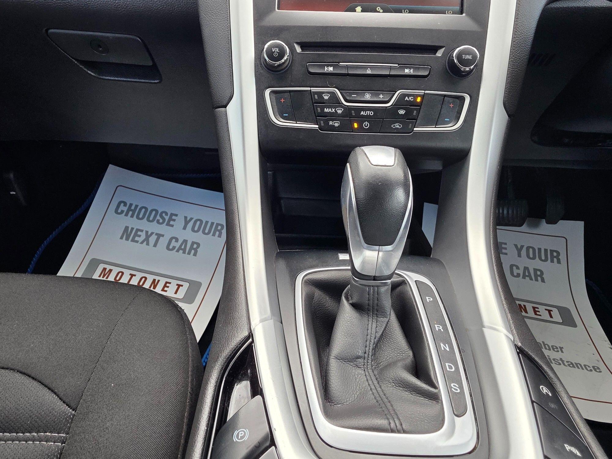 Ford Mondeo view 3