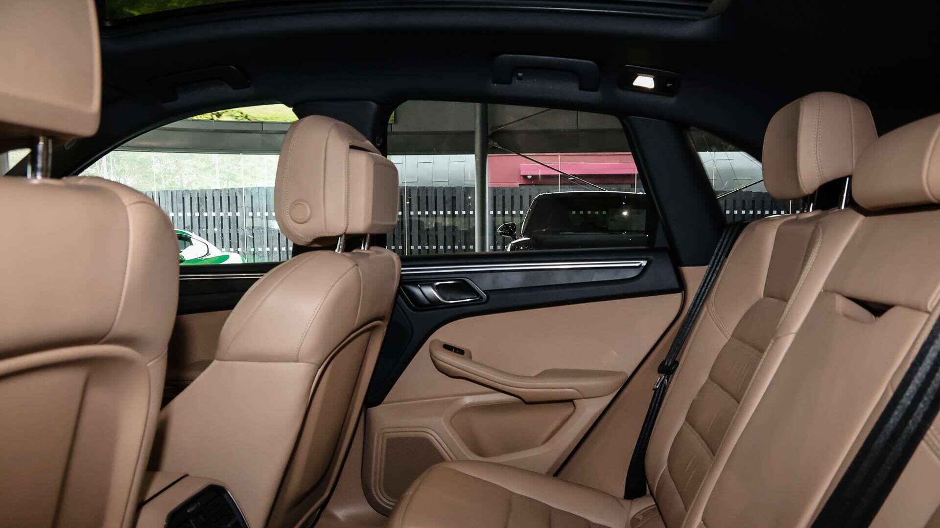 Porsche Macan view 14