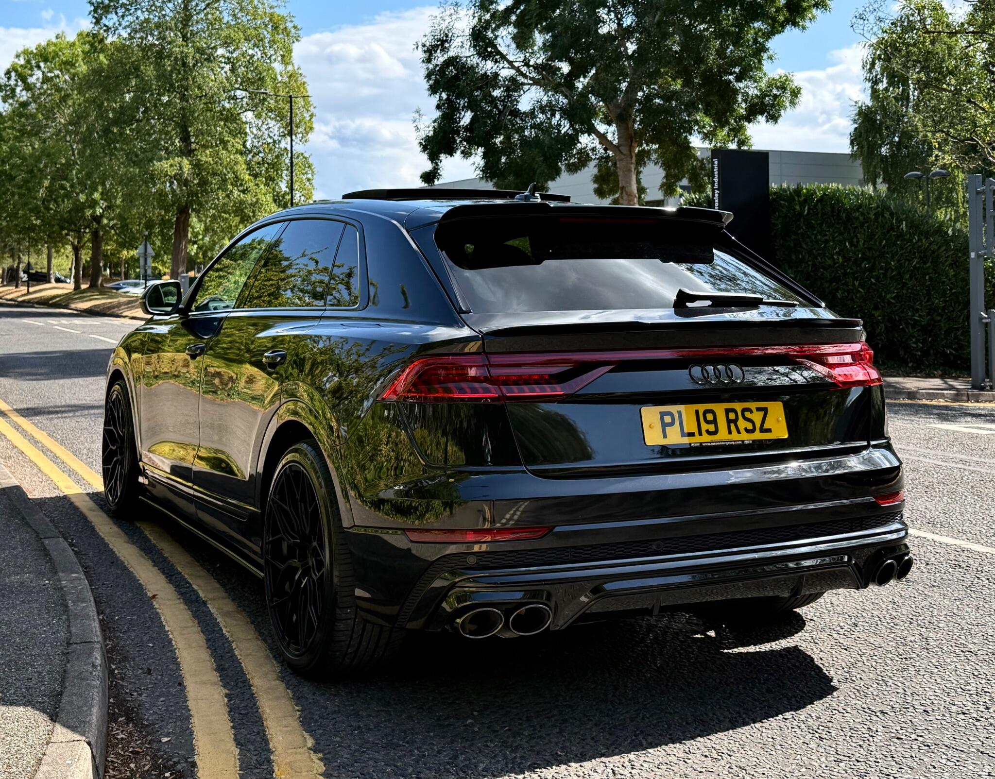 Audi Q8 view 14