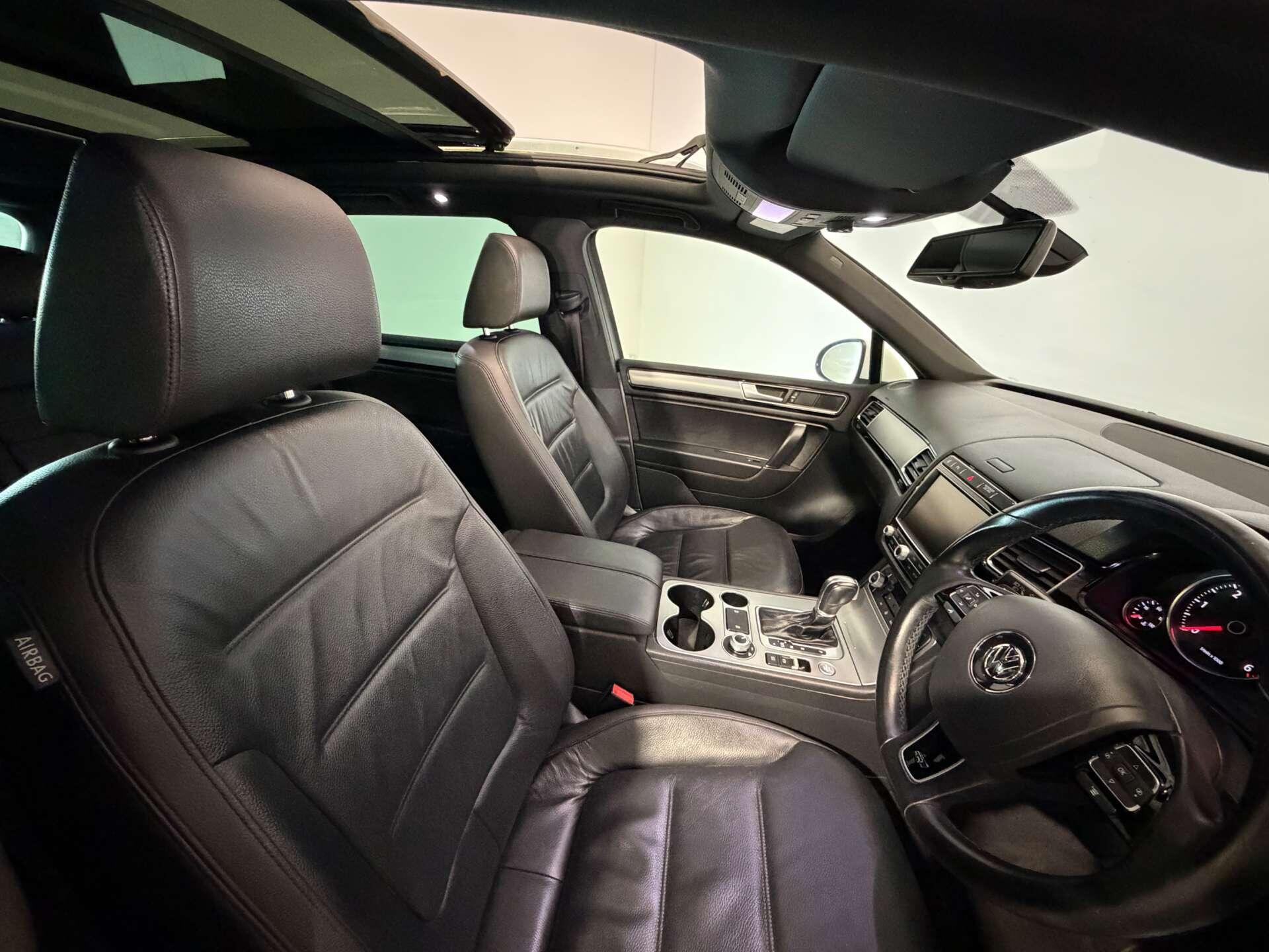 Volkswagen Touareg view 21