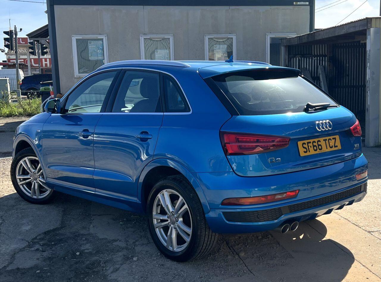 Audi Q3 view 4