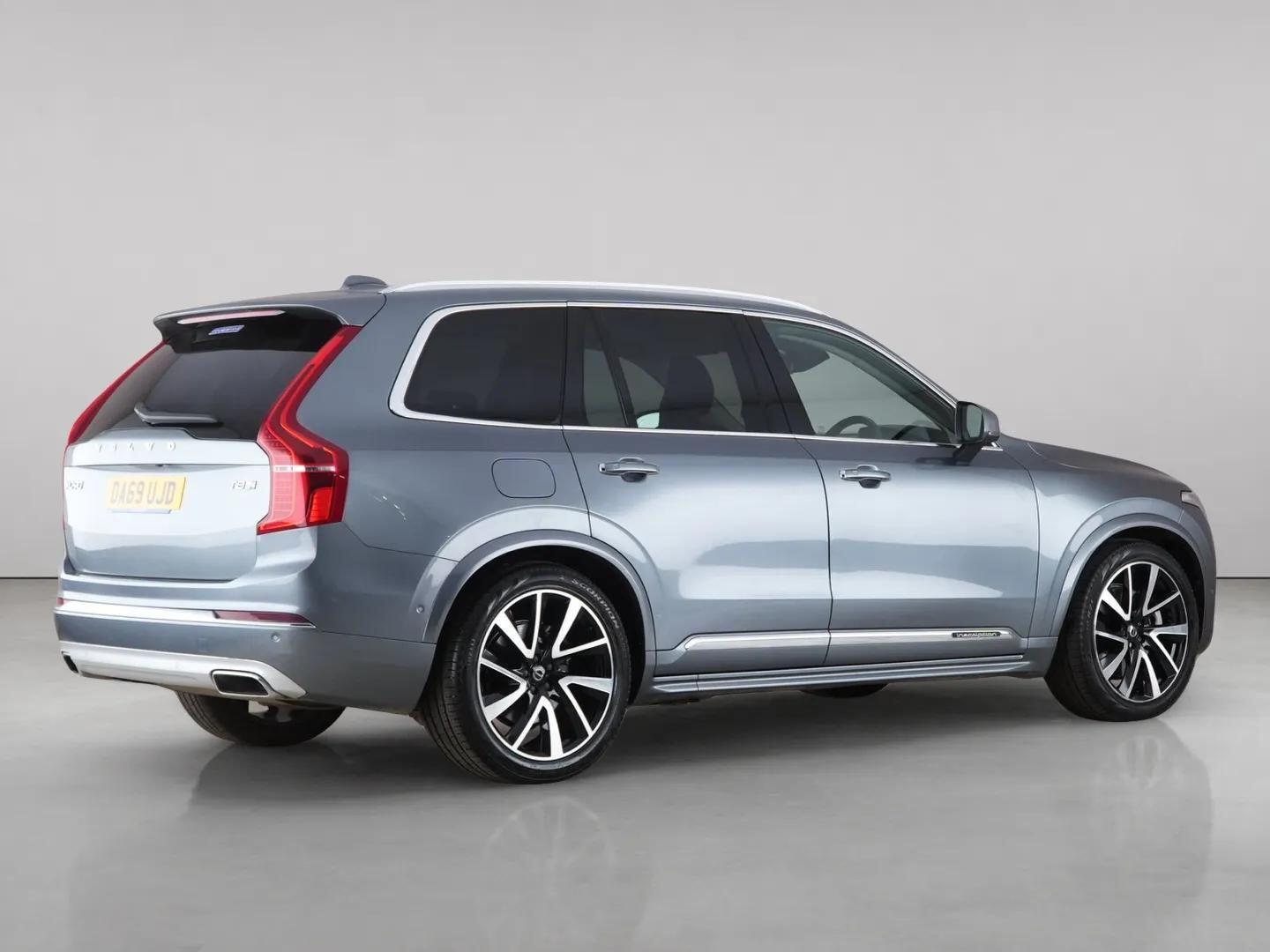 Volvo XC90 view 6