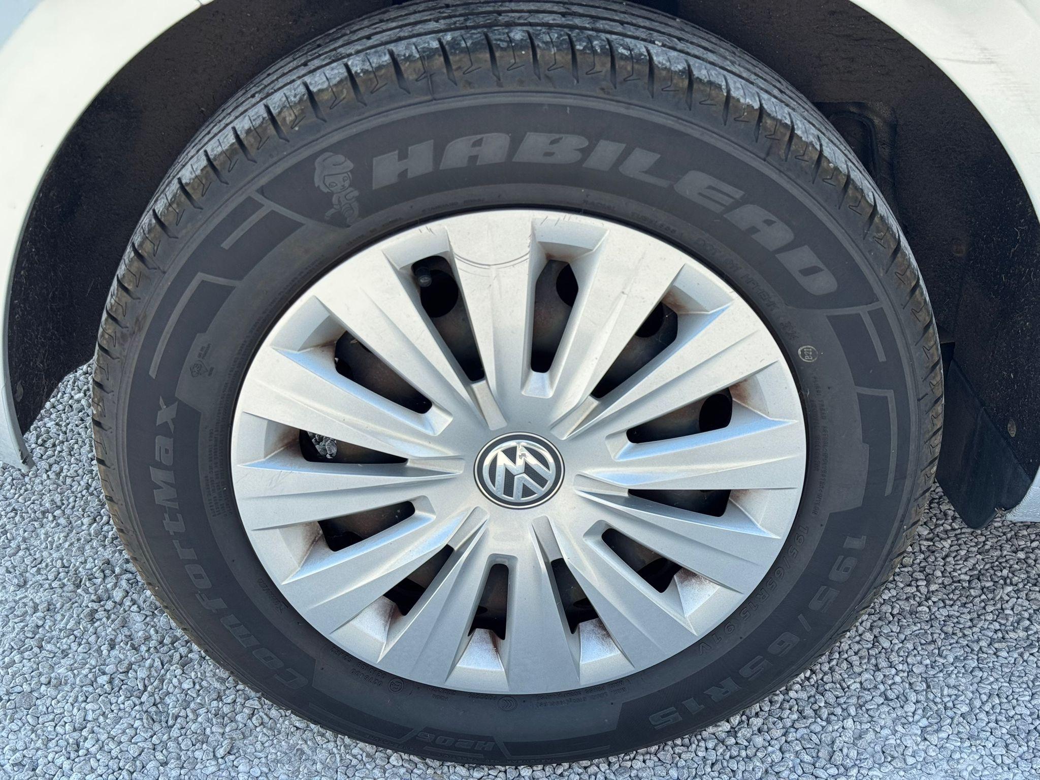 2013 Volkswagen Golf image 30