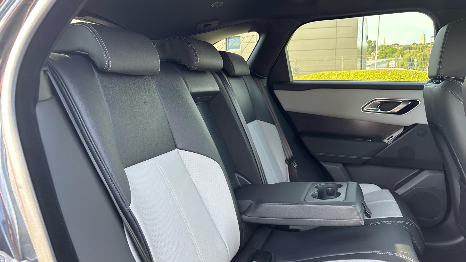 Land Rover Range Rover Velar view 31