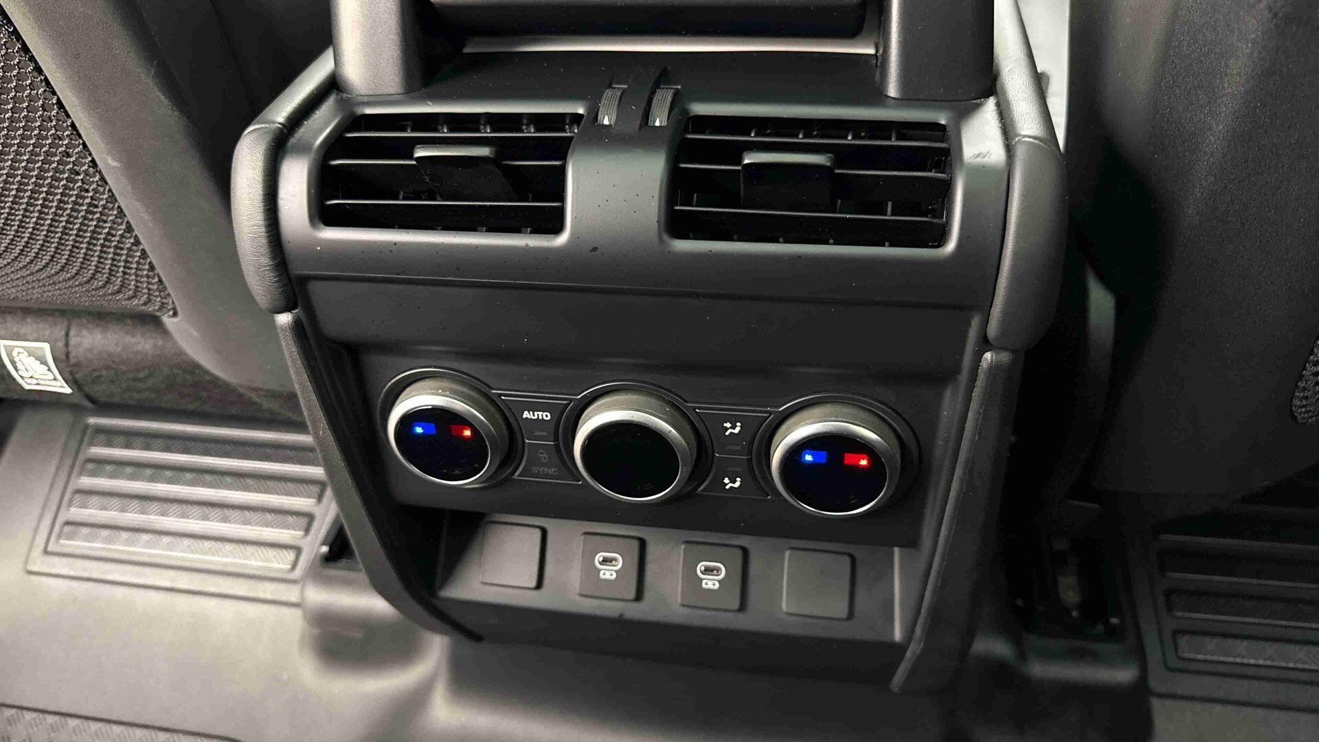 Land Rover Defender view 18