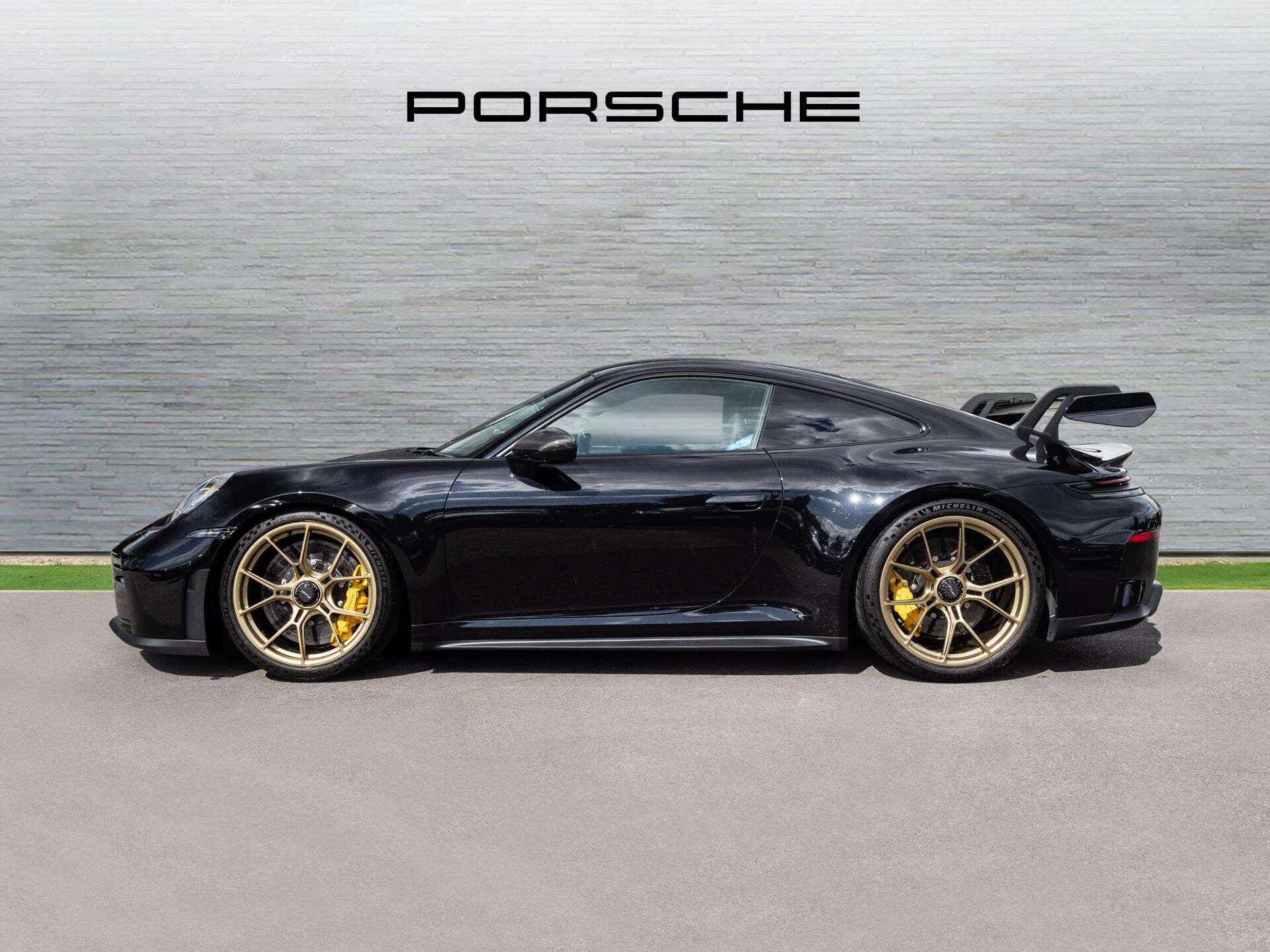 Porsche 911 view 8
