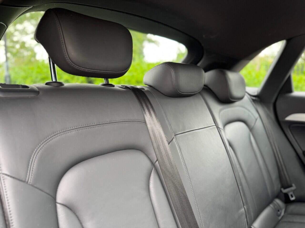Audi Q3 view 31