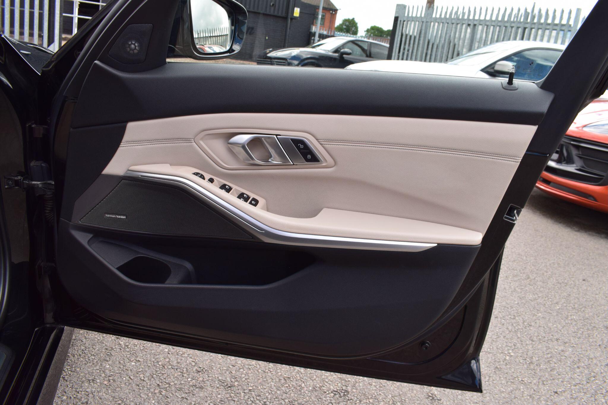 BMW 3 Series view 15