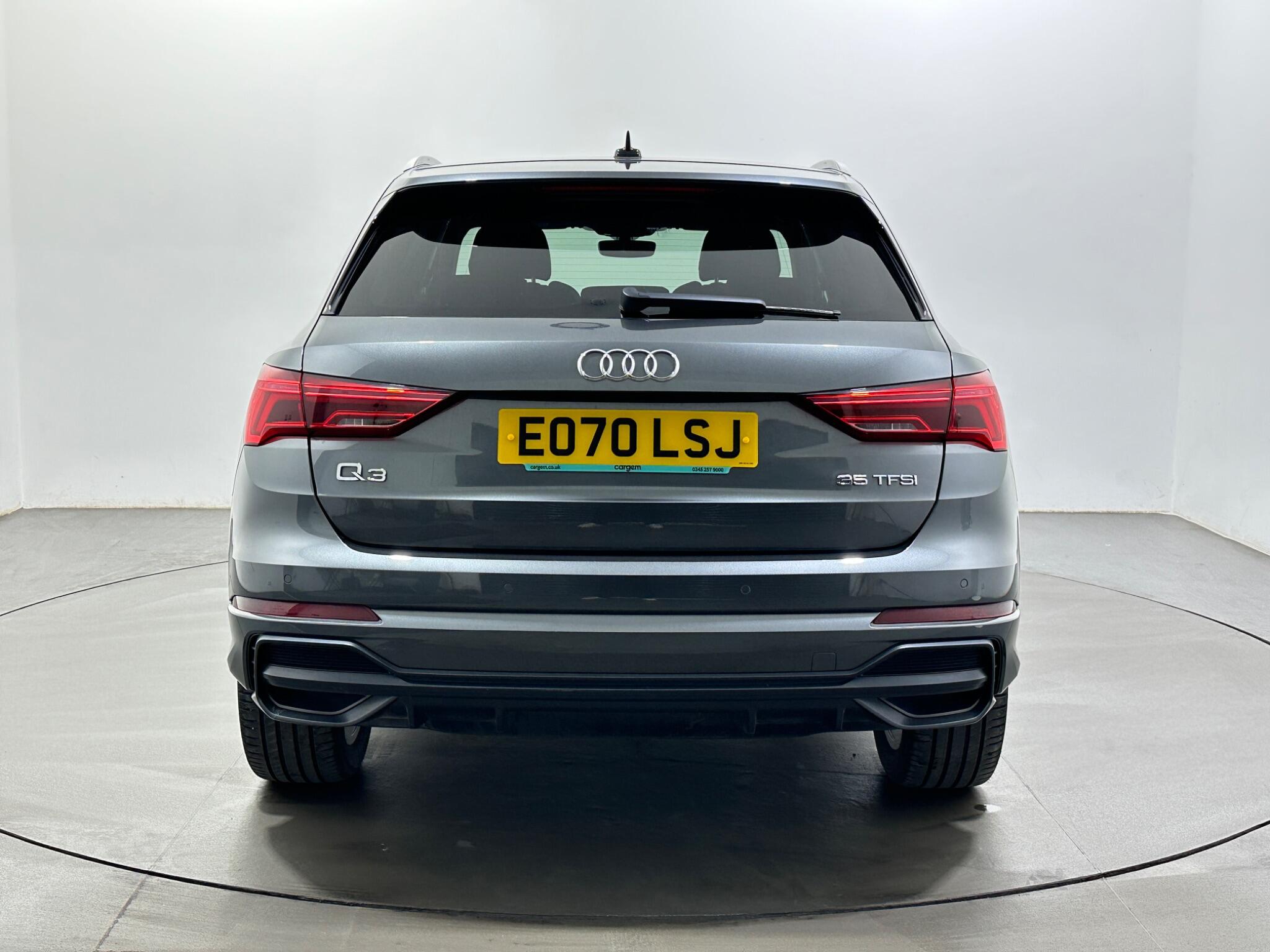 Audi Q3 view 7