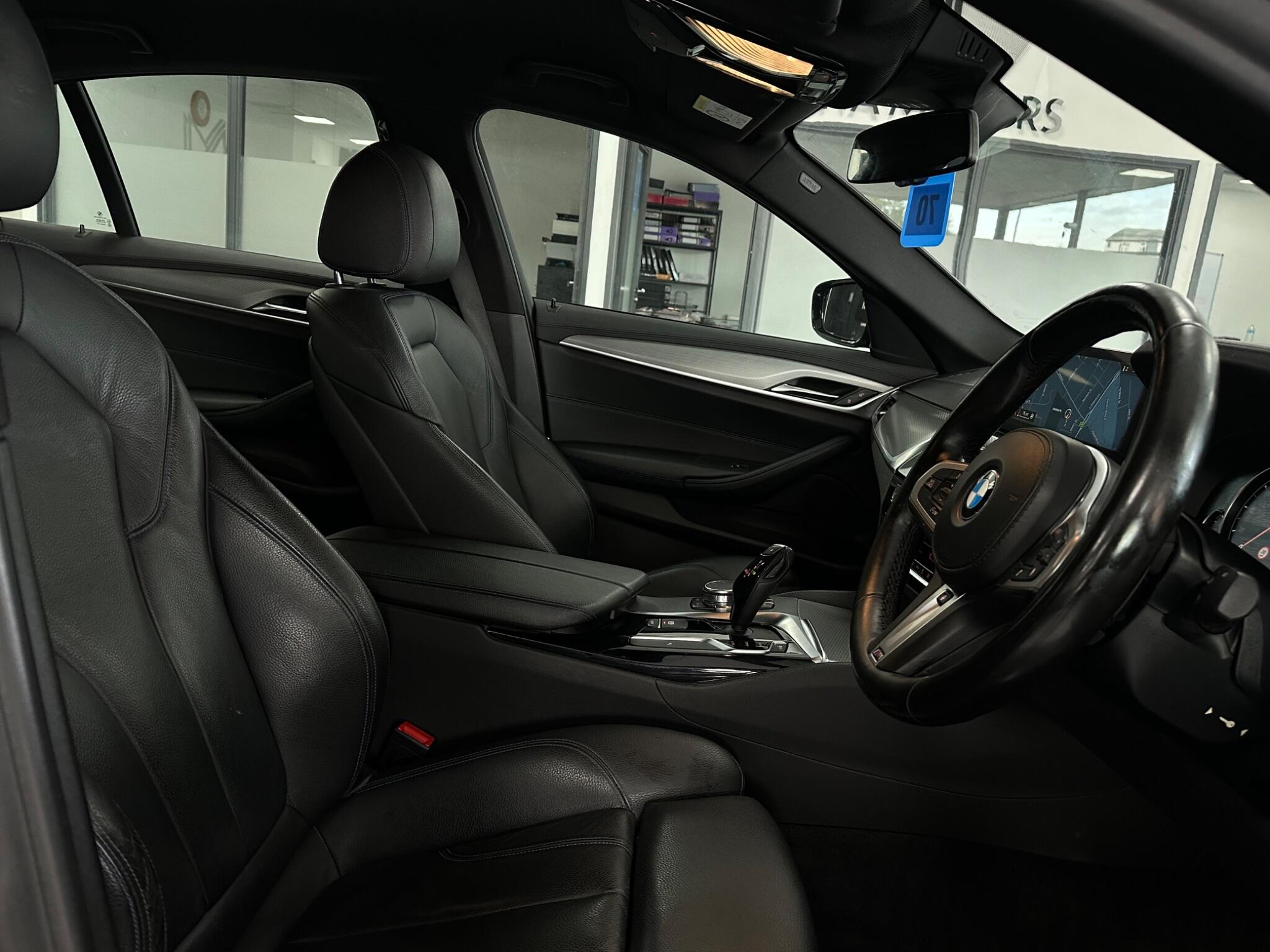 BMW 5 Series view 21