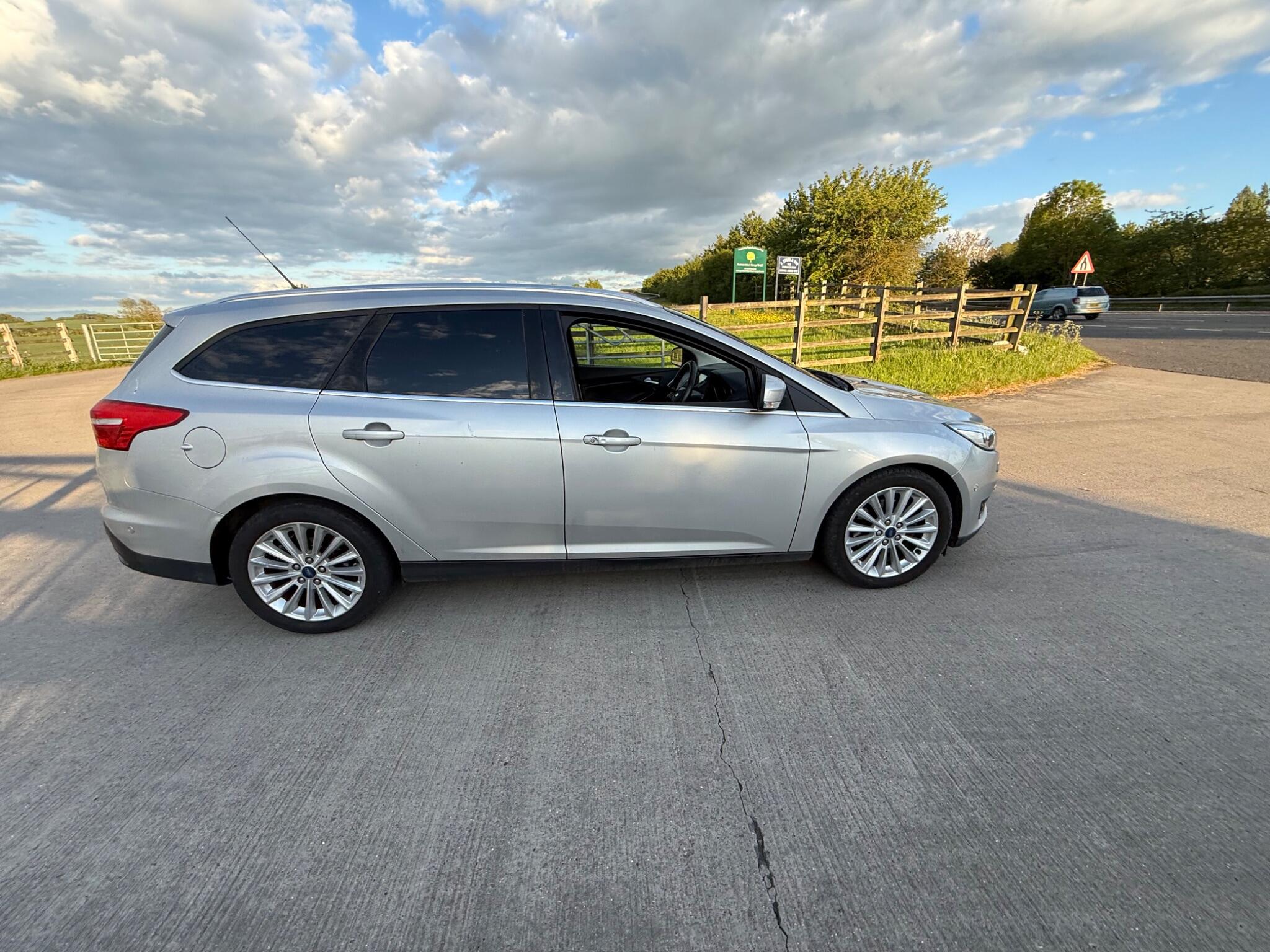 Ford Focus 1.5T EcoBoost Titanium X Euro 6 (s/s) 5dr — photo 27 of 126
