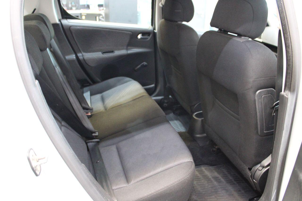 Peugeot 207 view 13