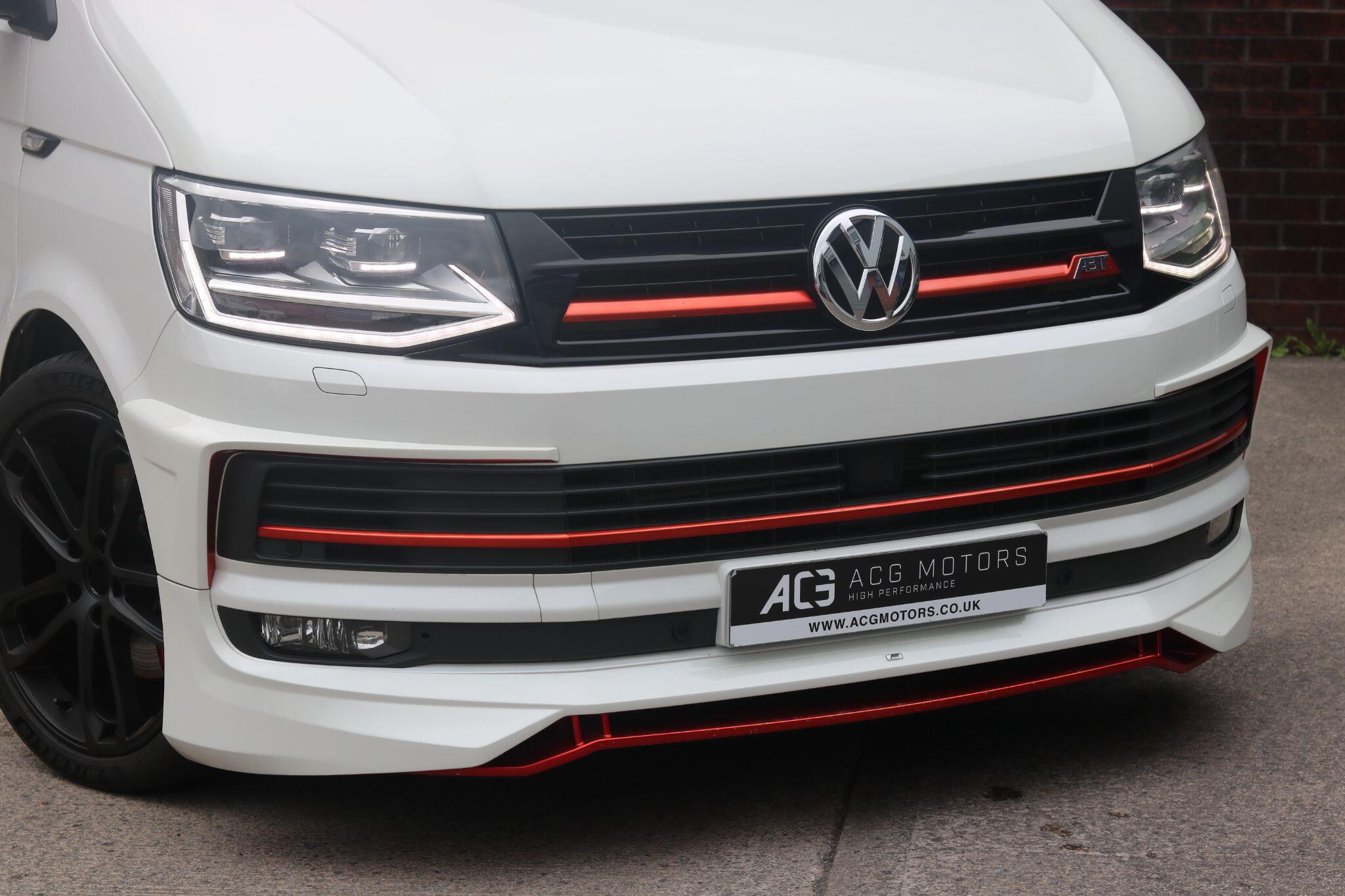 Volkswagen Transporter view 4
