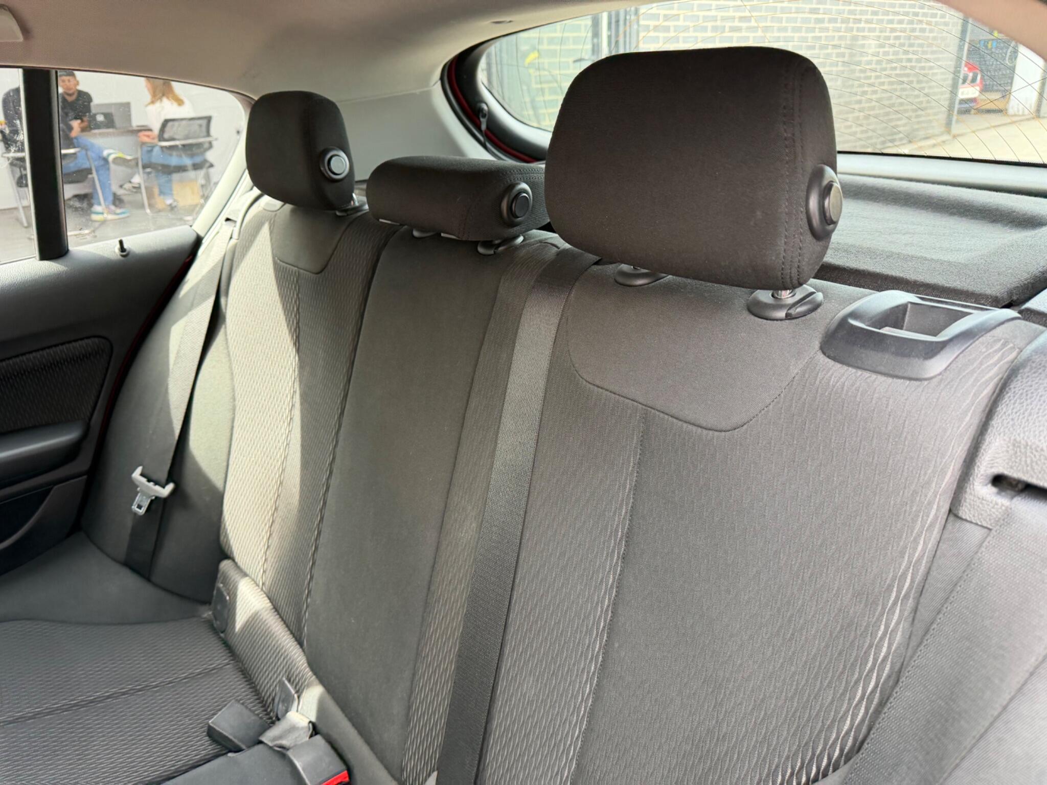 BMW 1 Series view 29