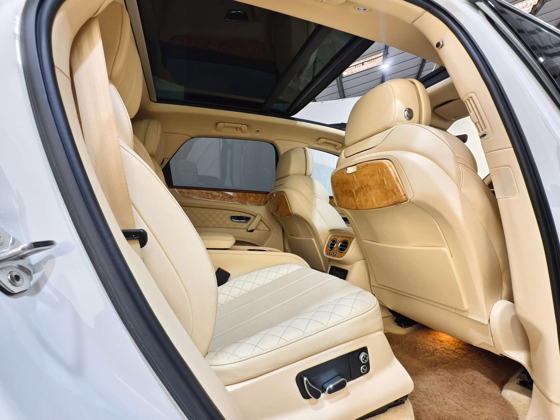 Bentley Bentayga view 27