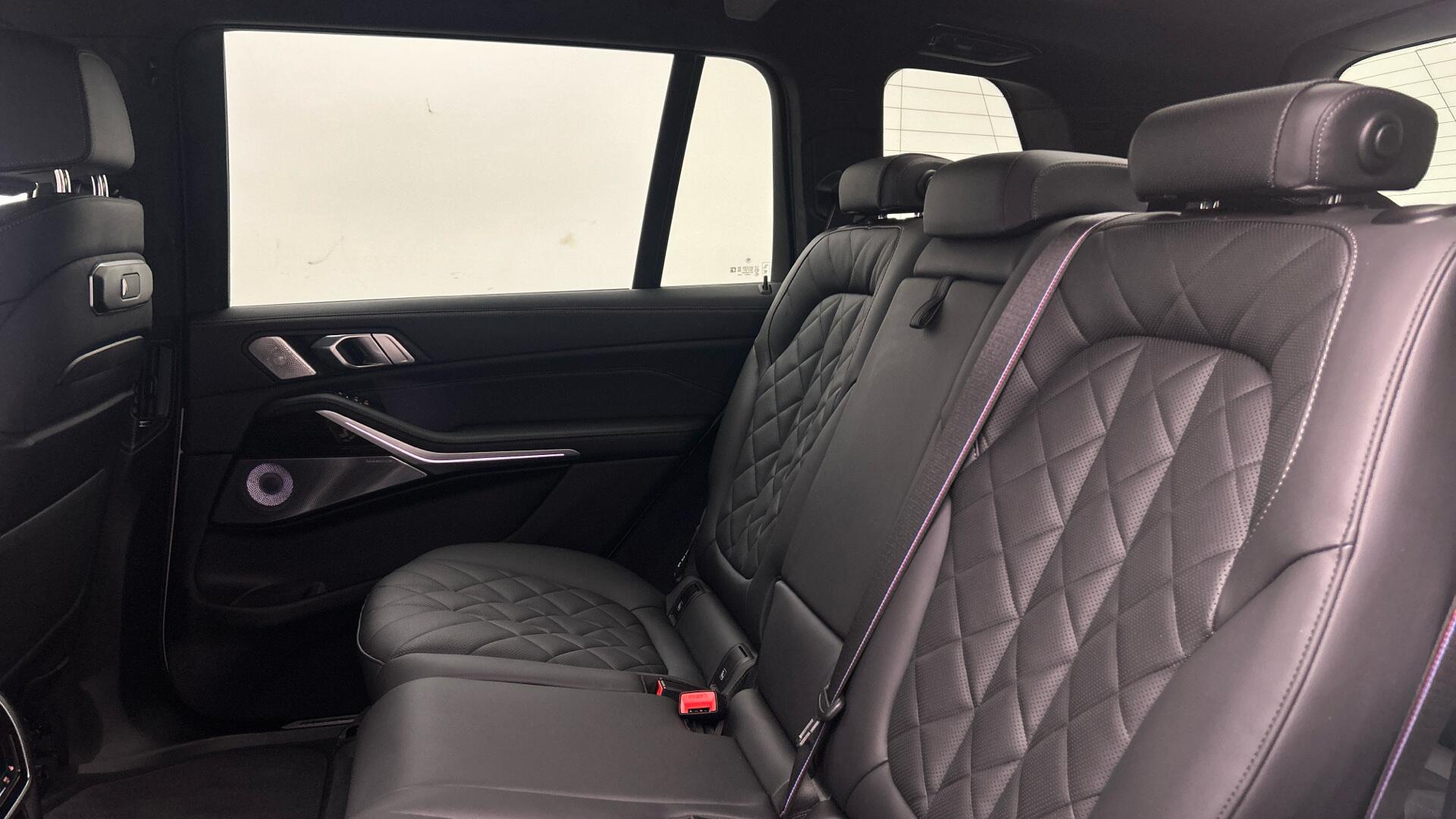 BMW X7 view 12