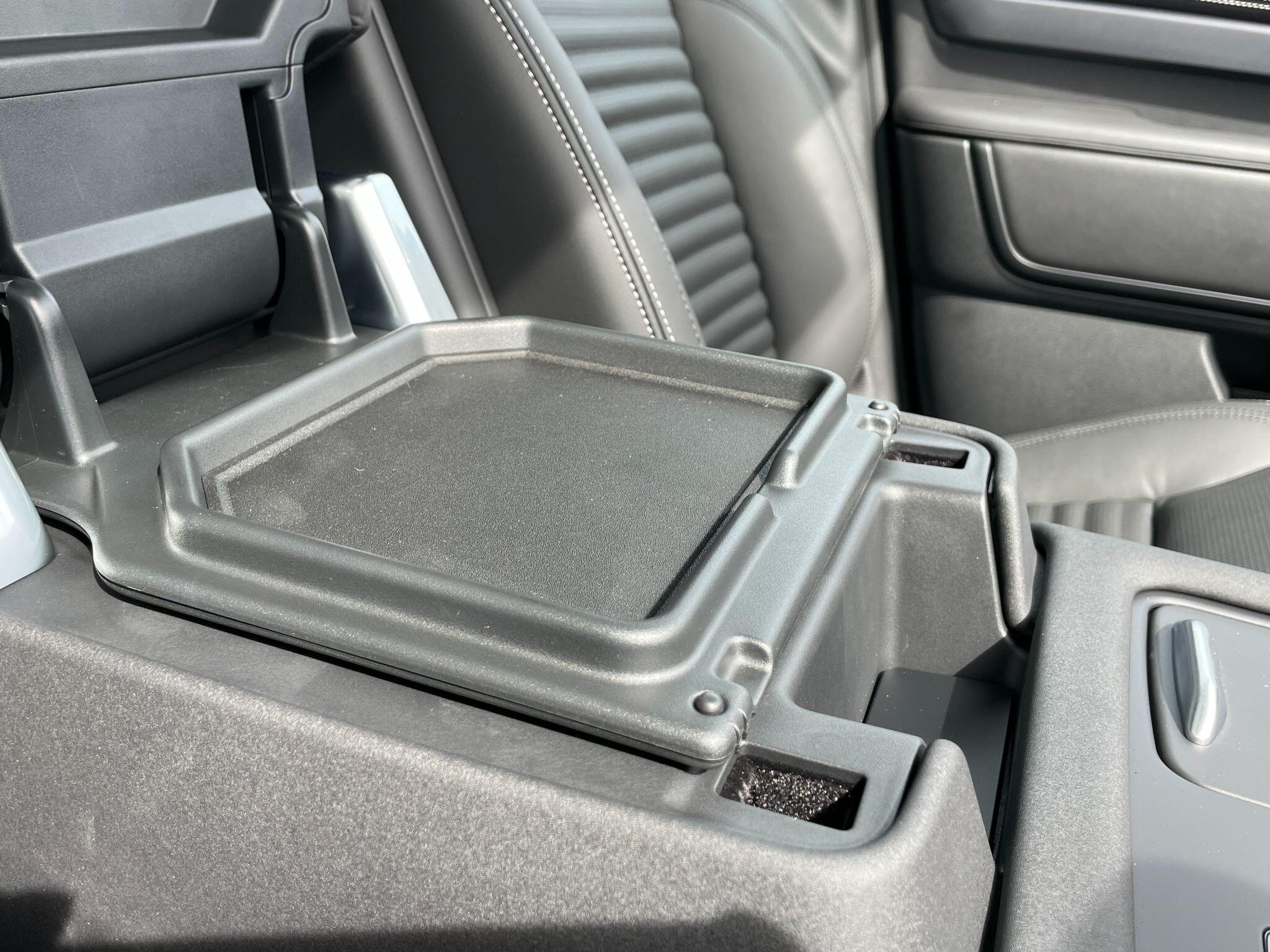 Land Rover Discovery view 40