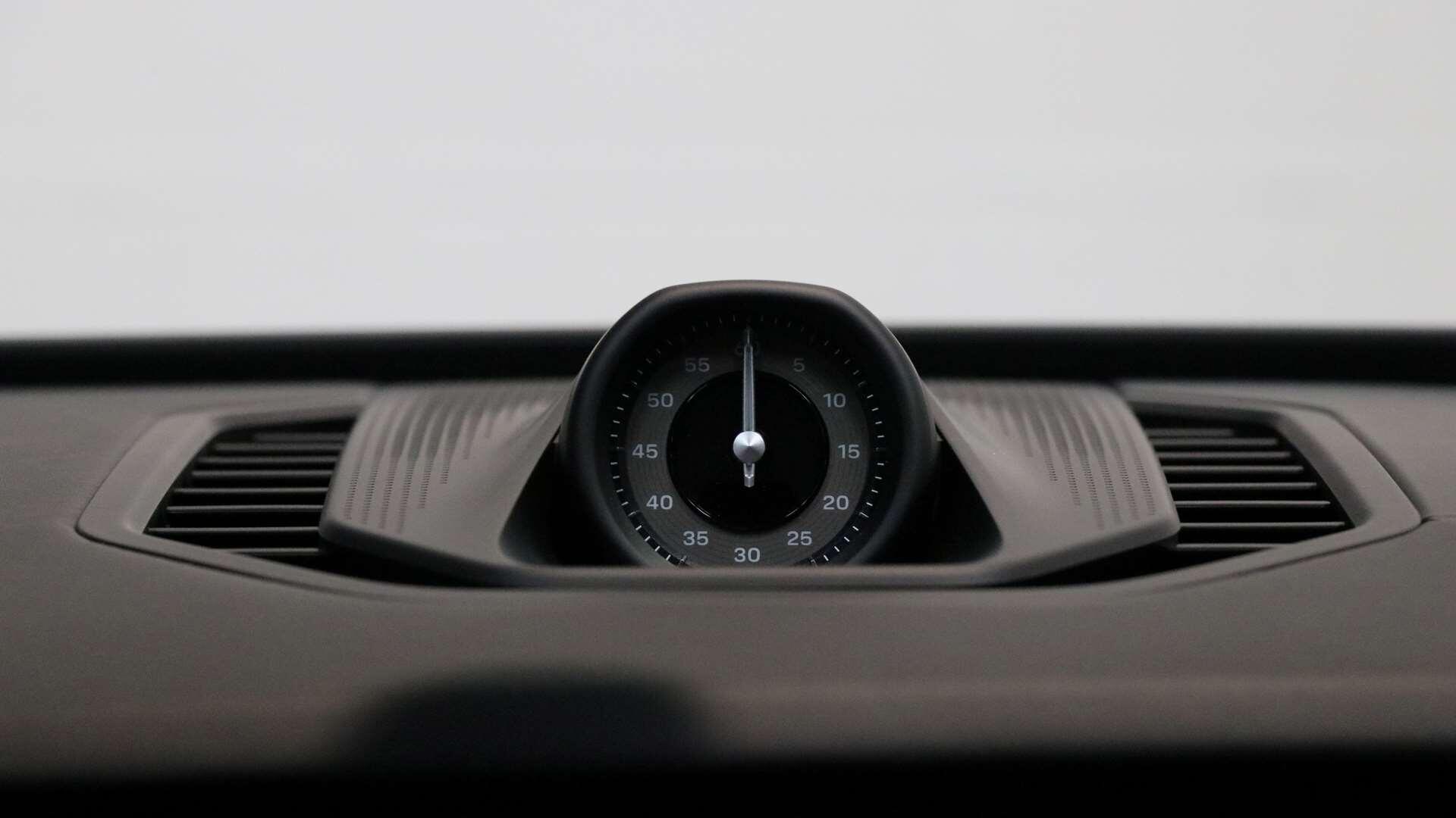 Porsche Cayenne view 34