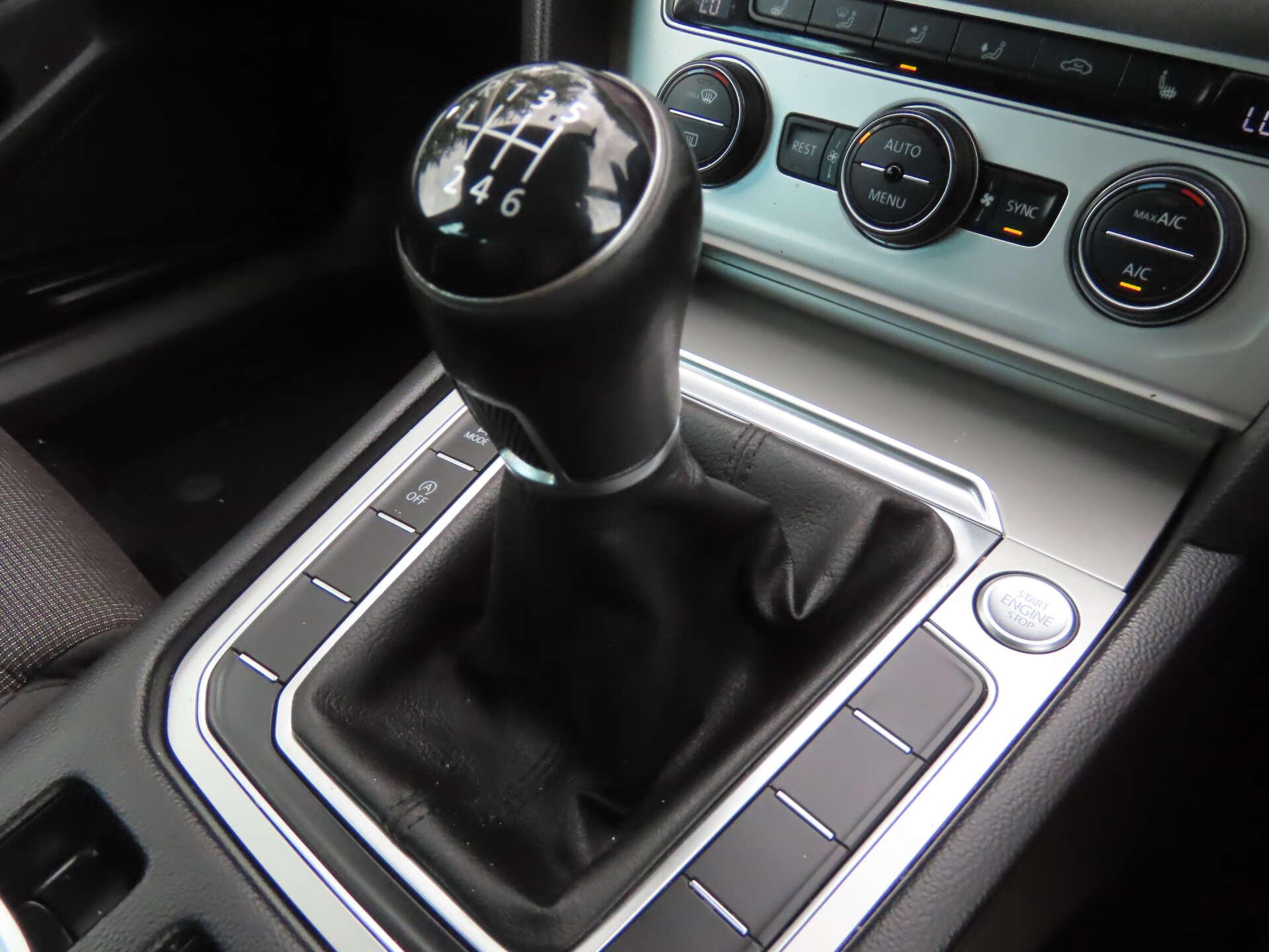 Volkswagen Passat view 14