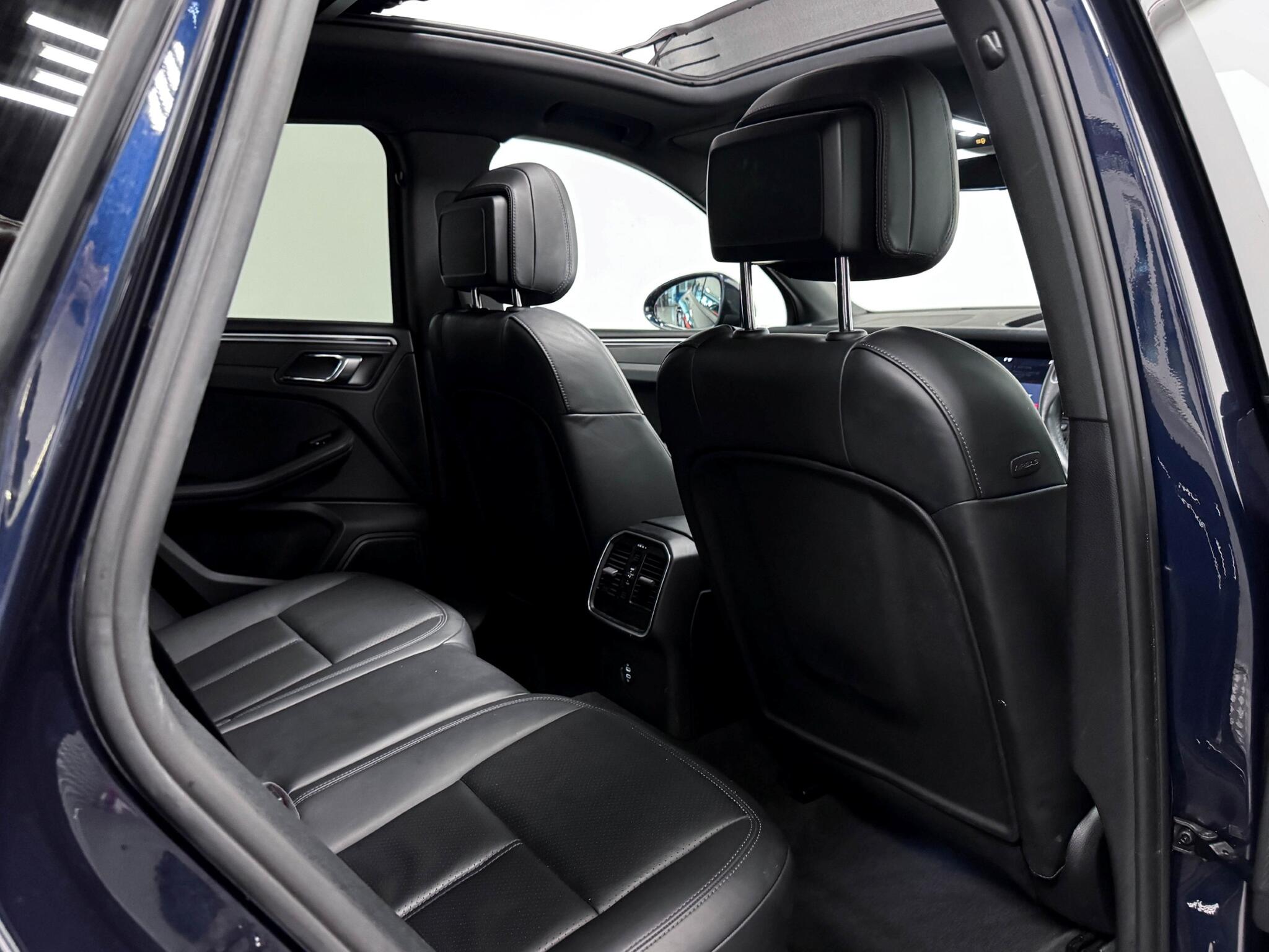 Porsche Macan view 9