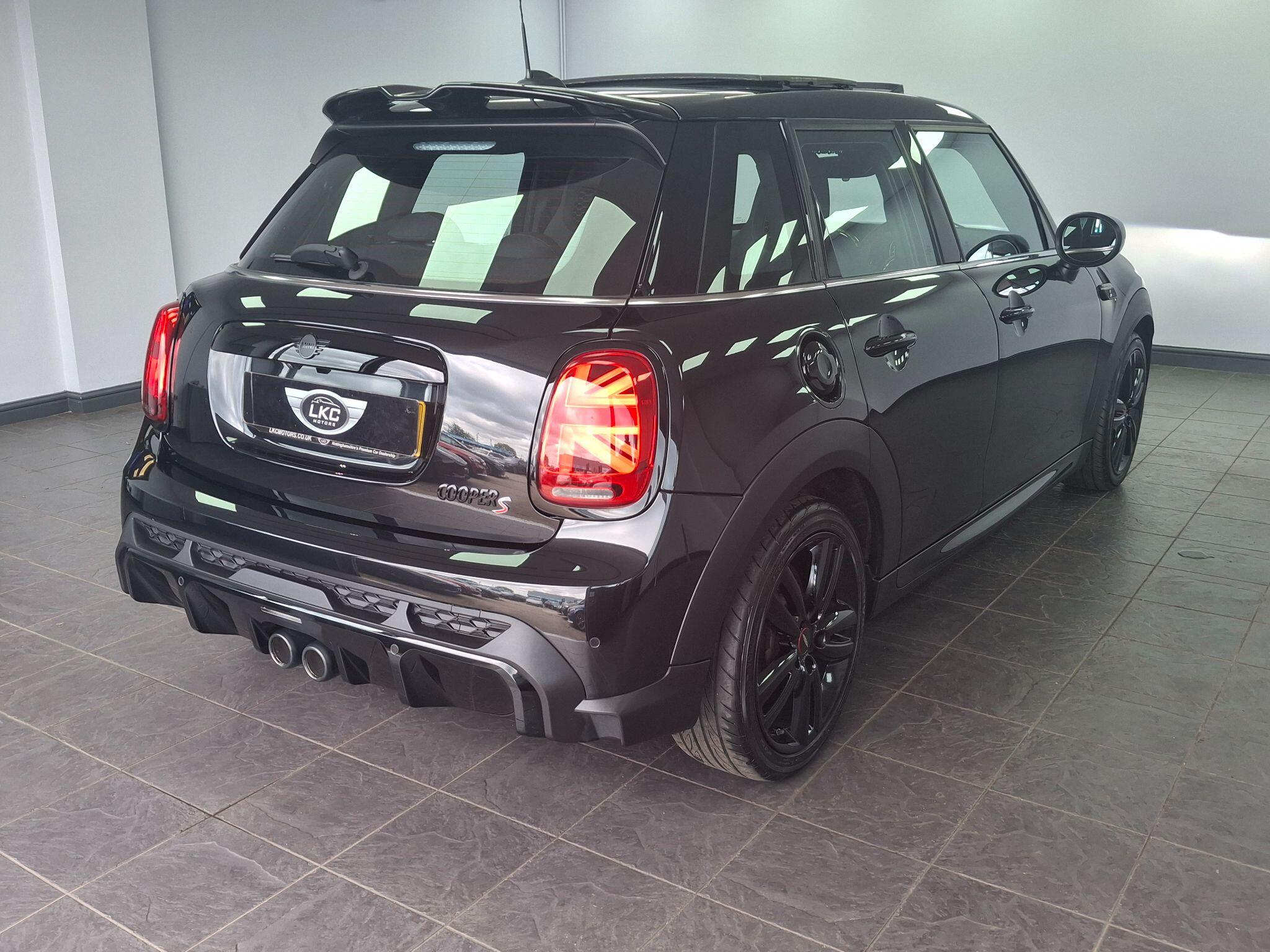 Mini Hatch view 14