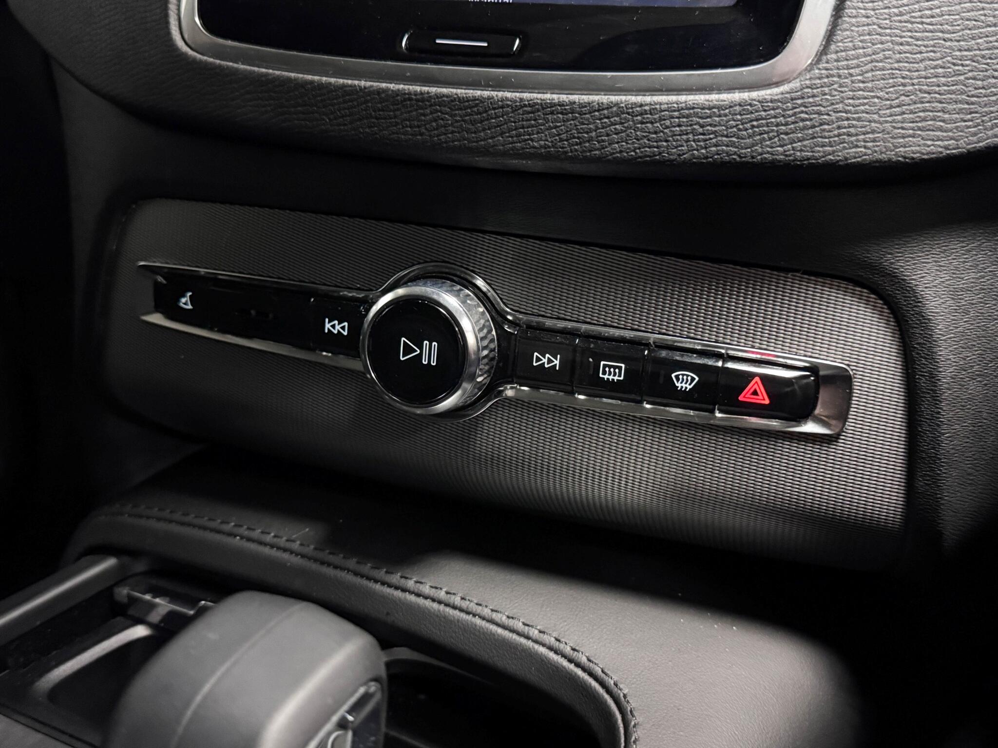 Volvo XC90 view 43