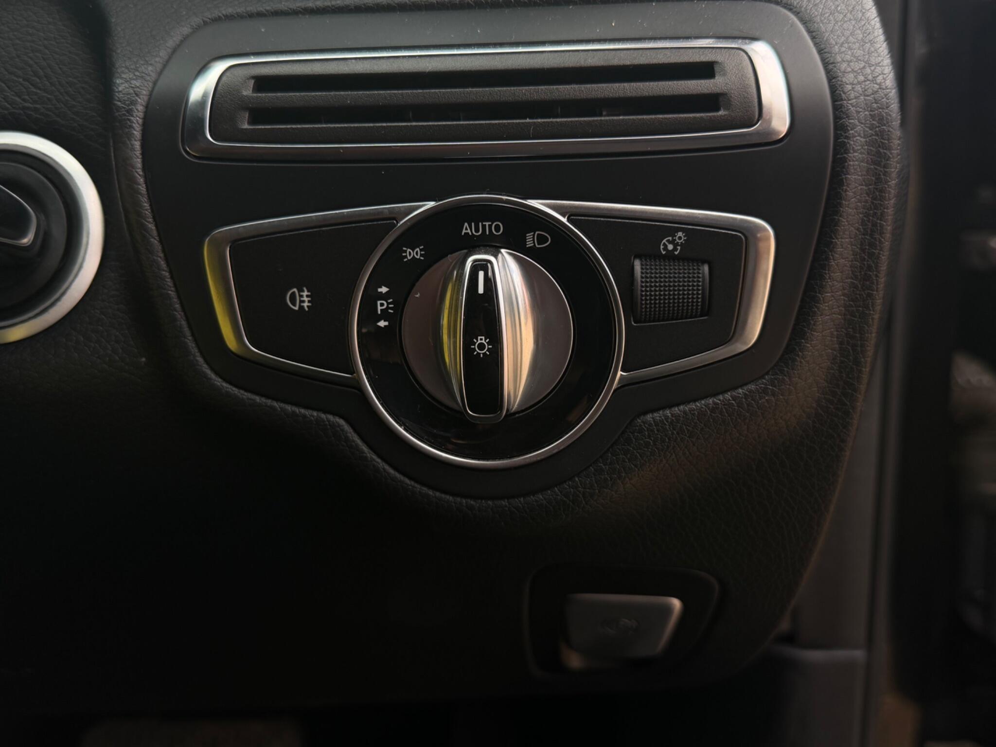Mercedes-Benz C Class view 26