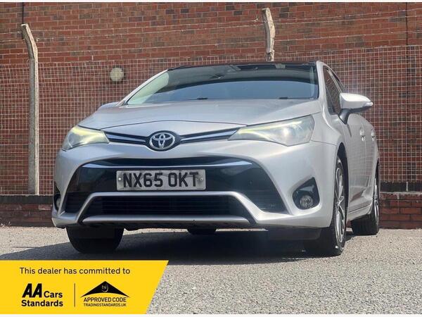 2015 Toyota Avensis 2.0d Business Edition Plus 5dr