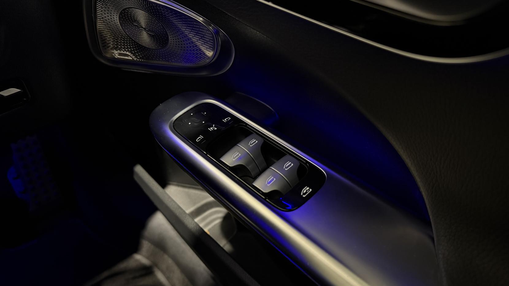 Mercedes-Benz C-Class view 29