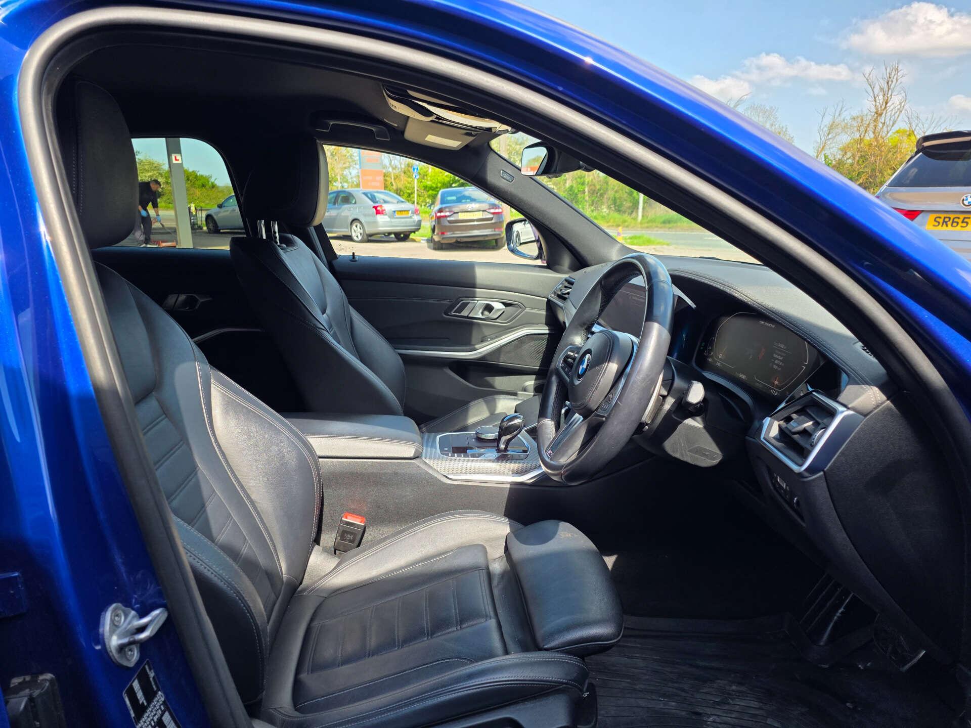 BMW 3 Series view 28