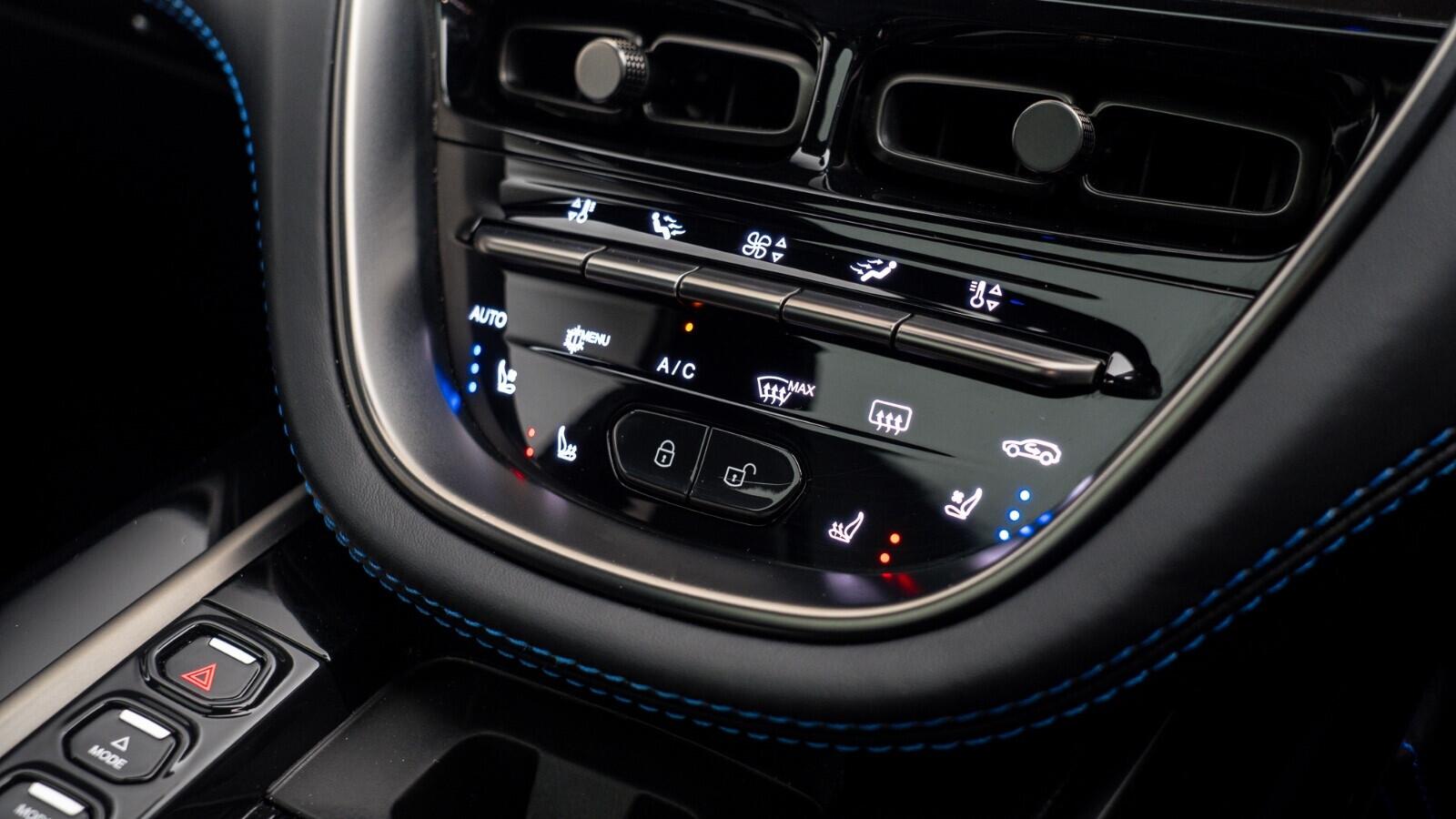 Aston Martin DBX view 31