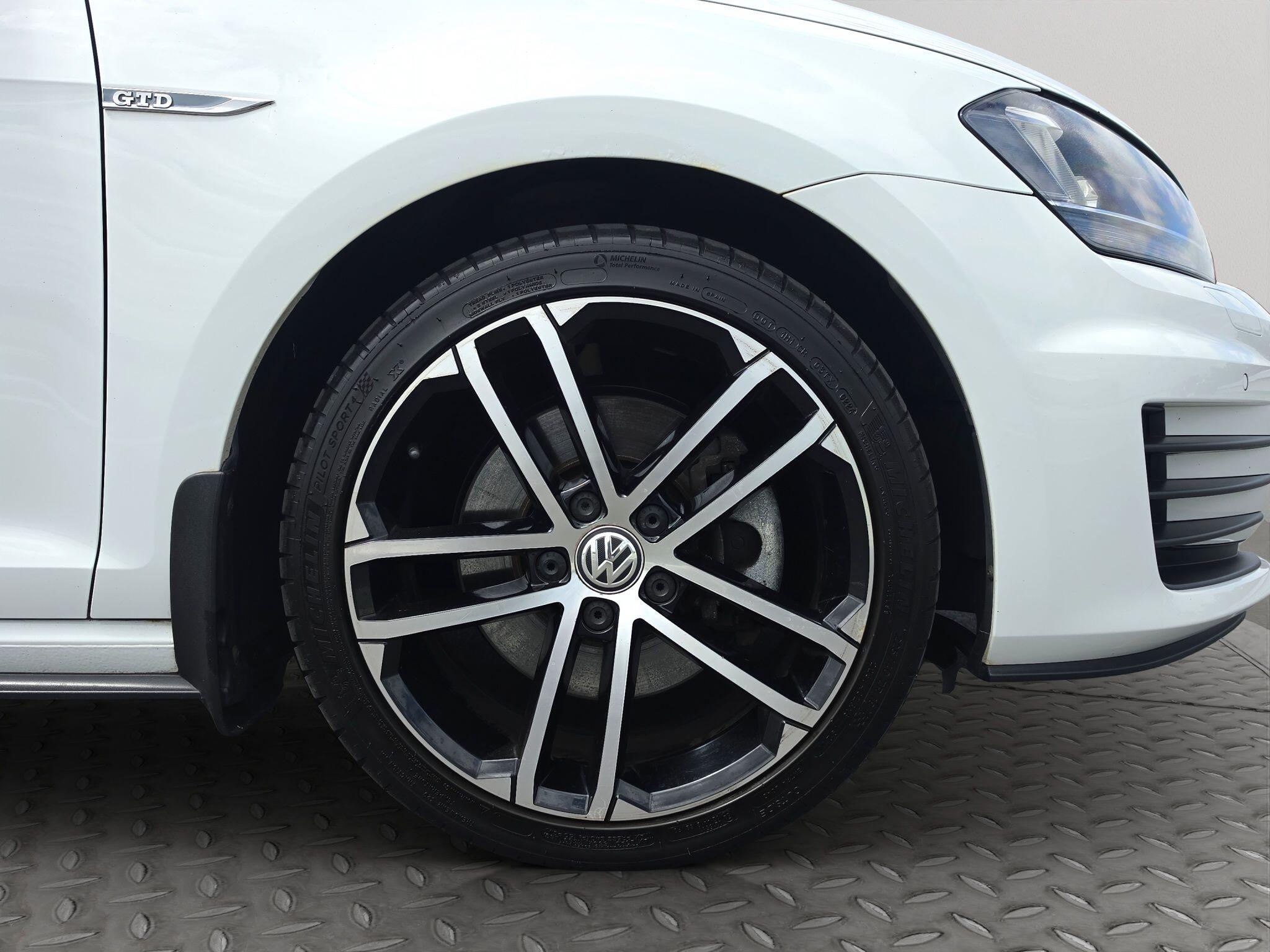 Volkswagen Golf view 19