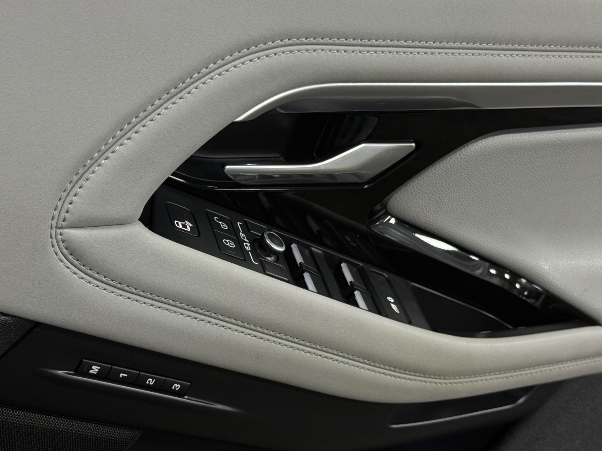 Land Rover Range Rover Evoque view 35