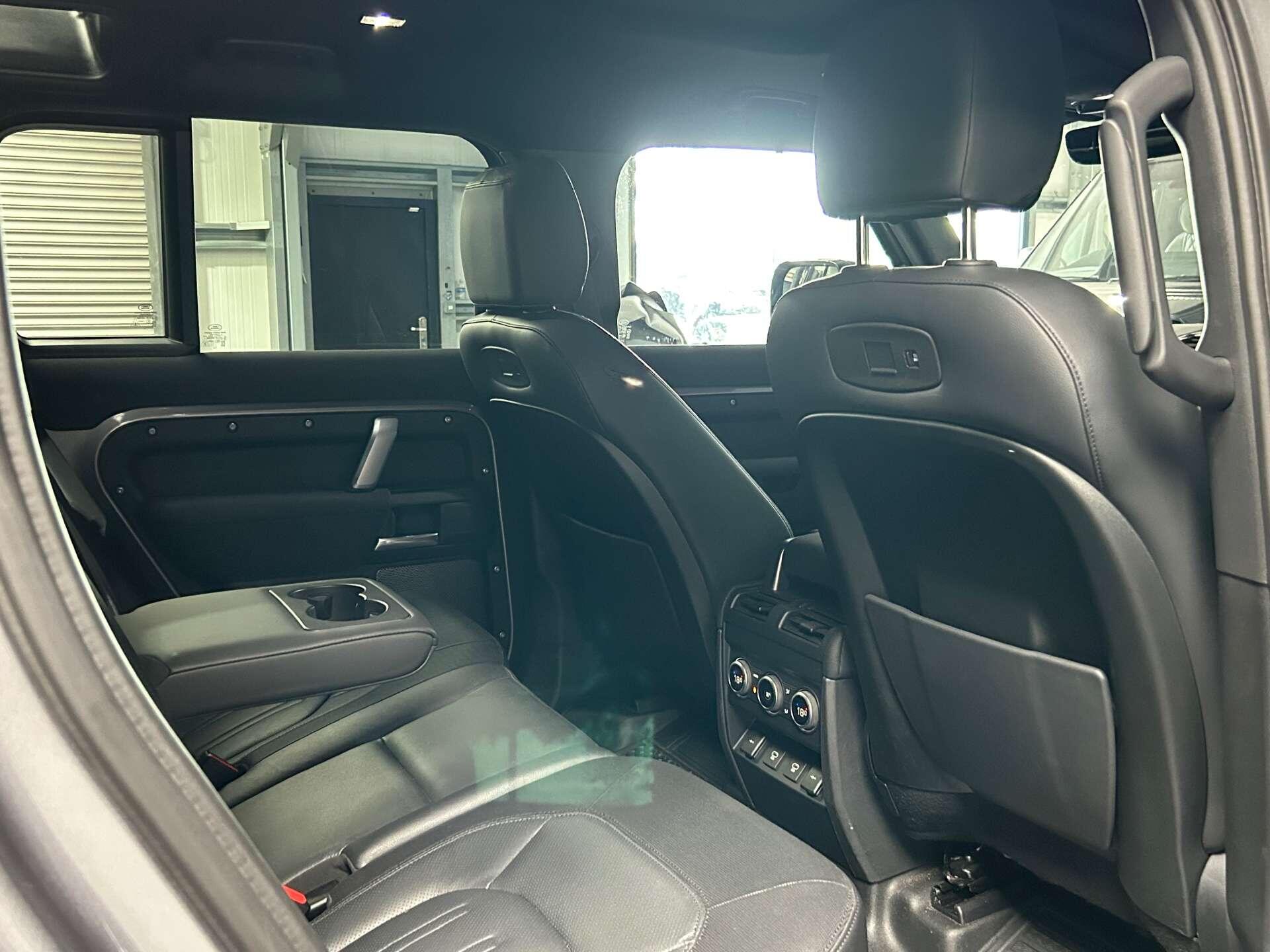 Land Rover Defender 110 view 25