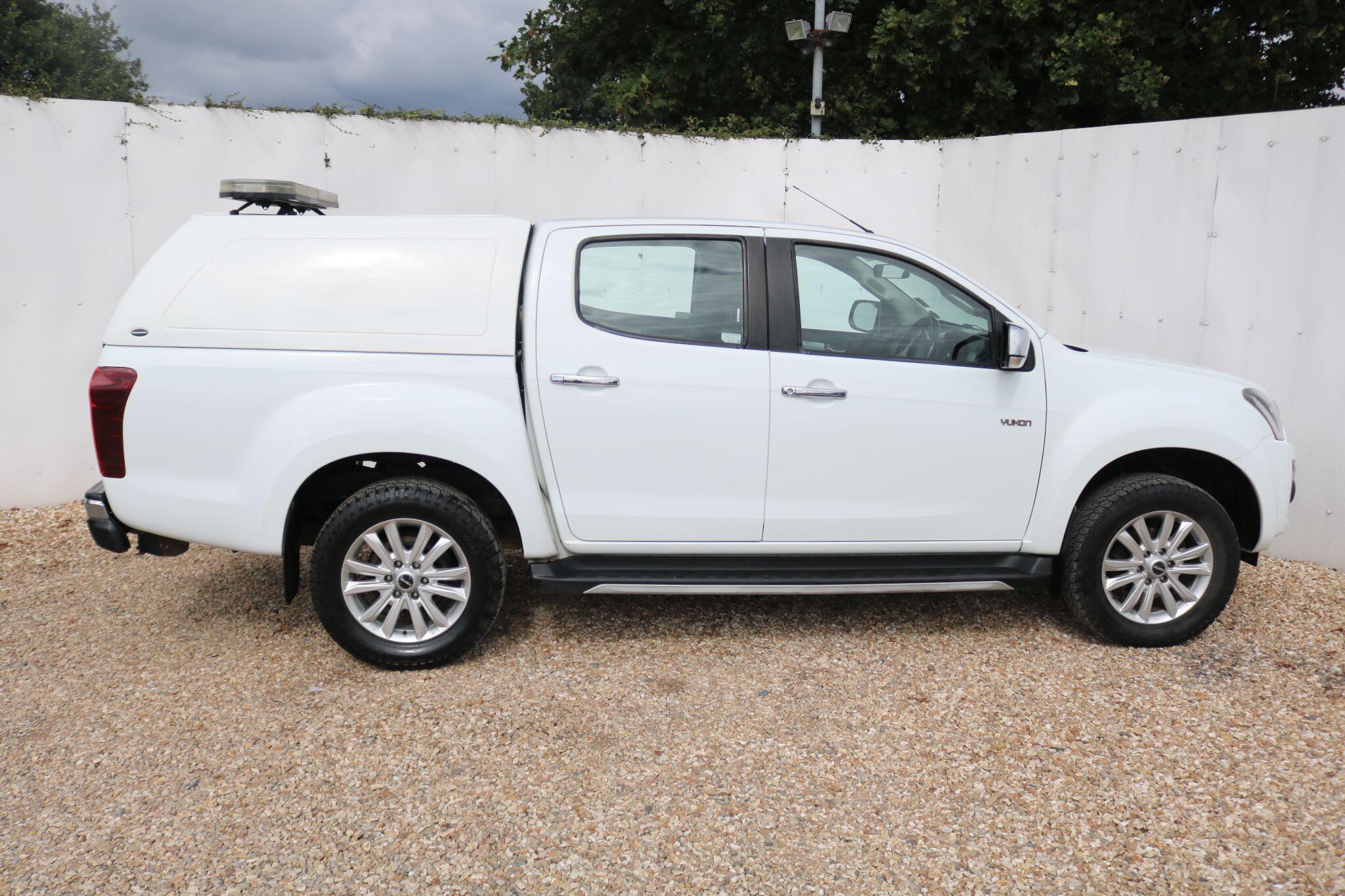 Isuzu D-Max view 10