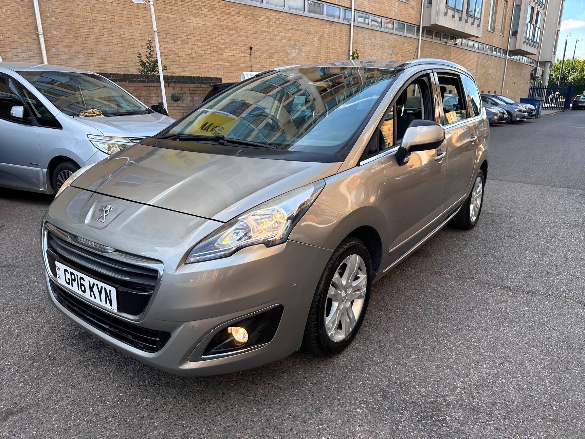 Peugeot 5008 view 6