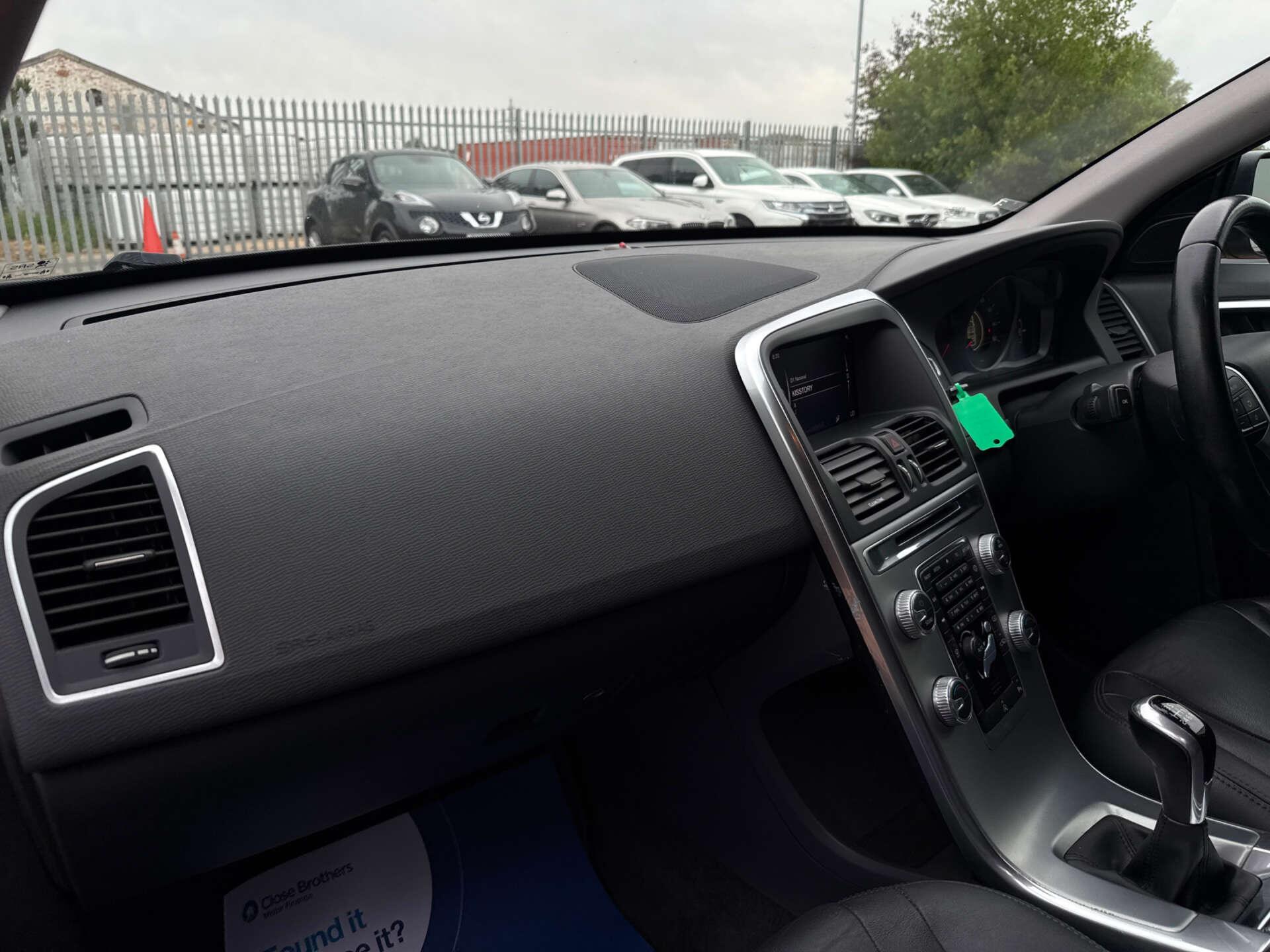 Volvo XC60 view 36