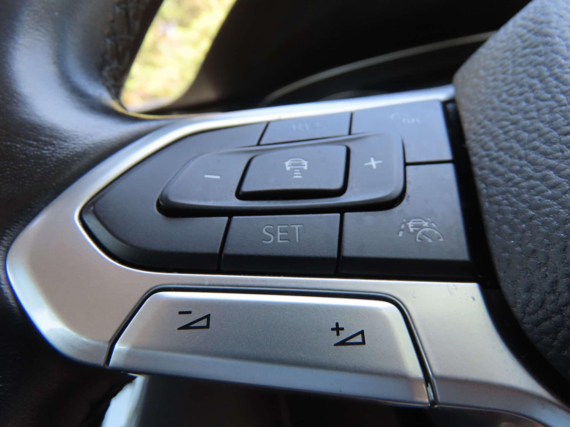 Volkswagen Passat view 13