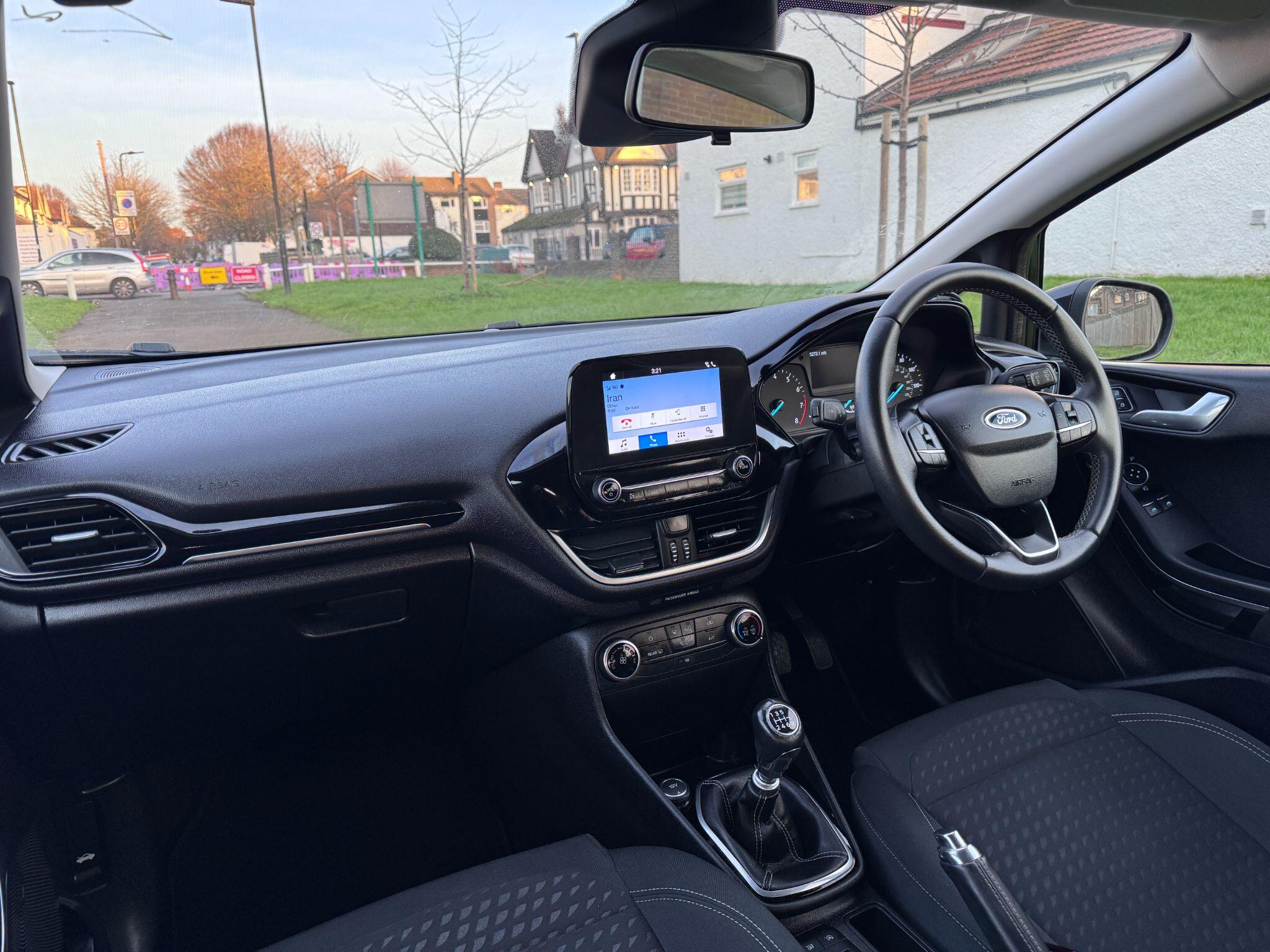 2017 Ford Fiesta image 38