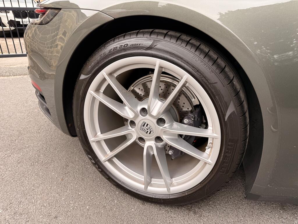 Porsche 911 view 21