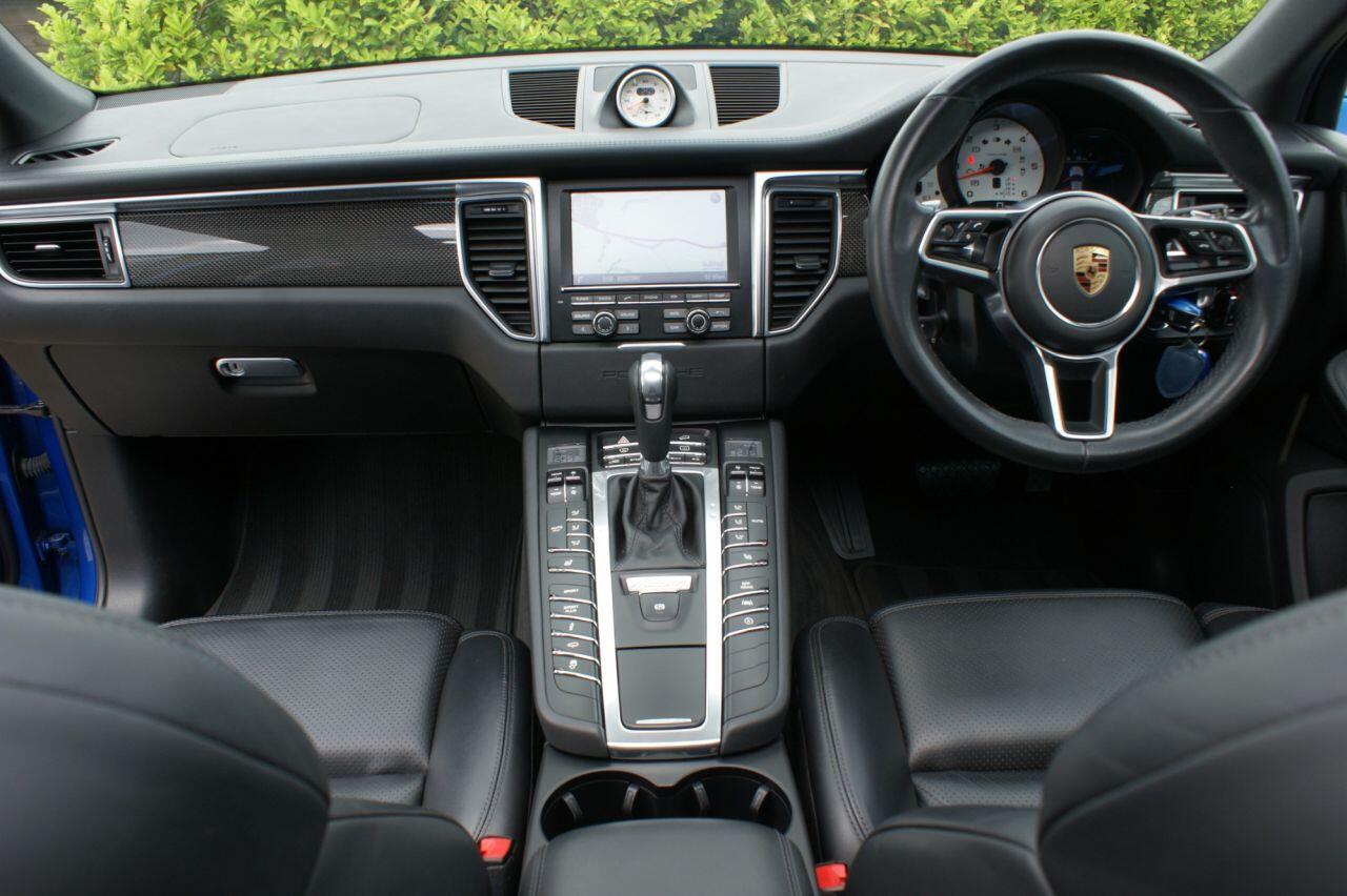 Porsche Macan view 43