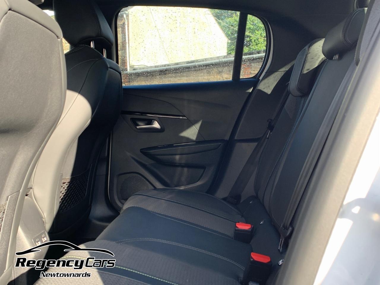 Peugeot 208 view 10