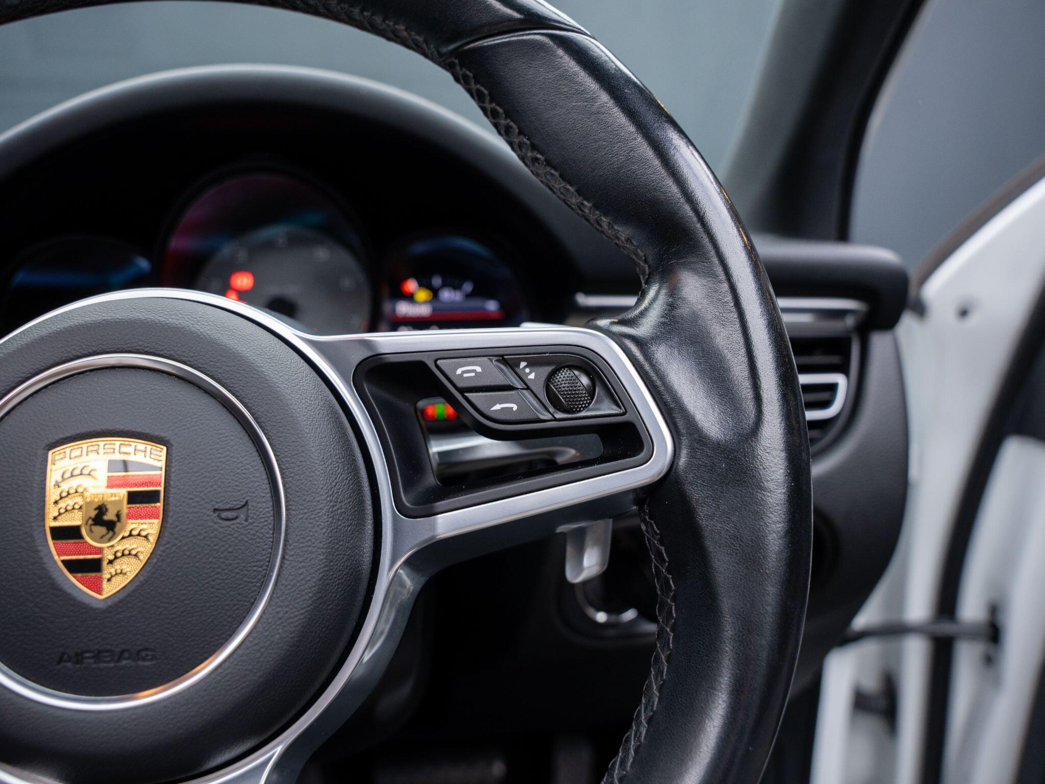 Porsche Macan view 20
