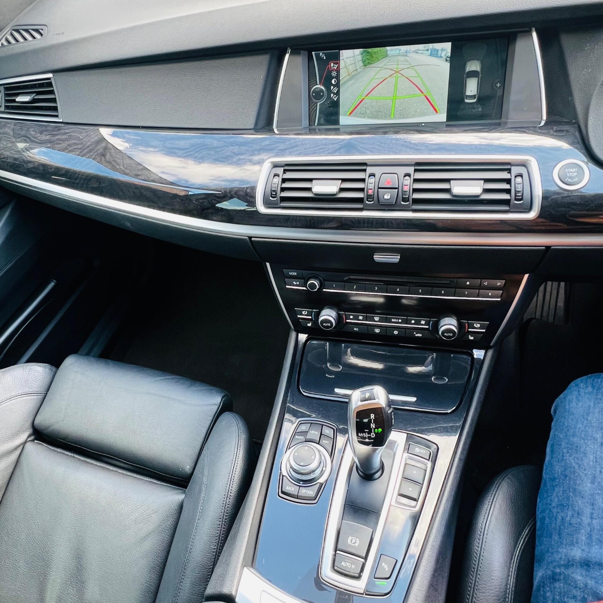 BMW 5 Series view 17