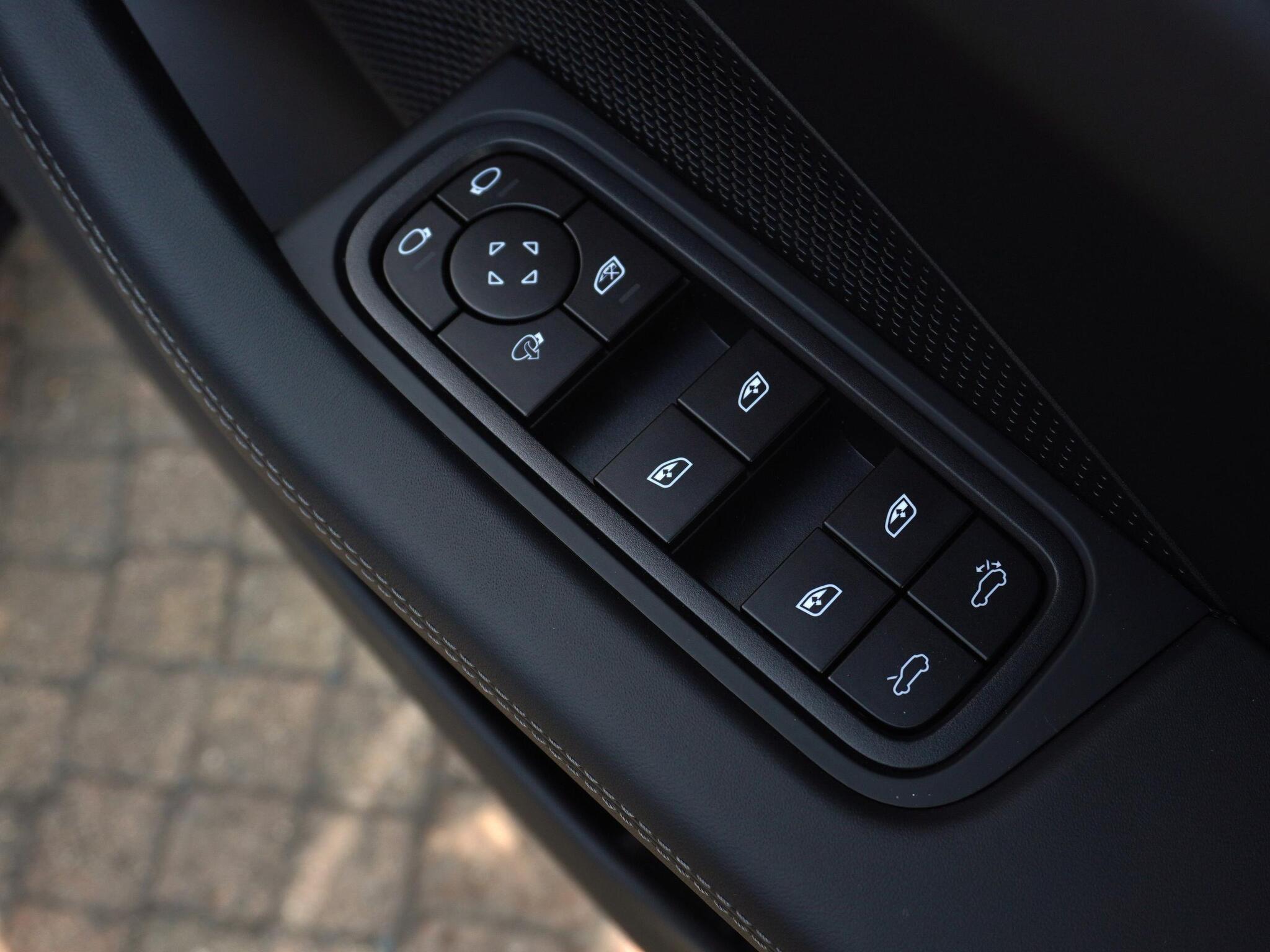 Porsche Macan view 25