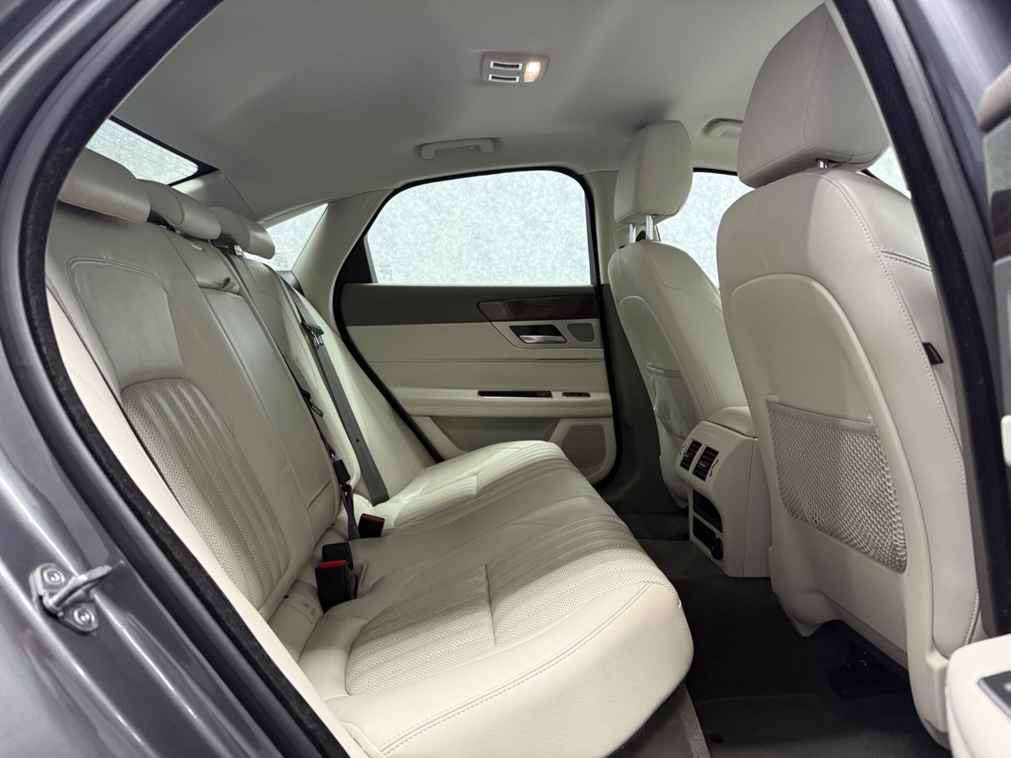 Jaguar XF view 8