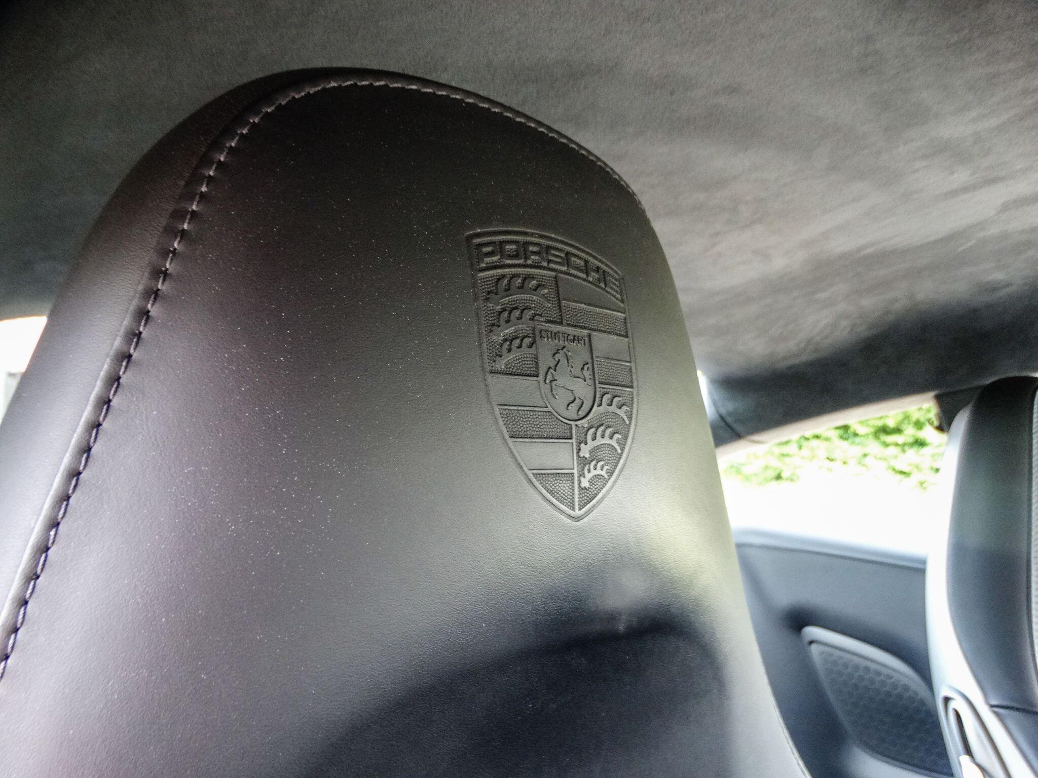 Porsche 911 view 9