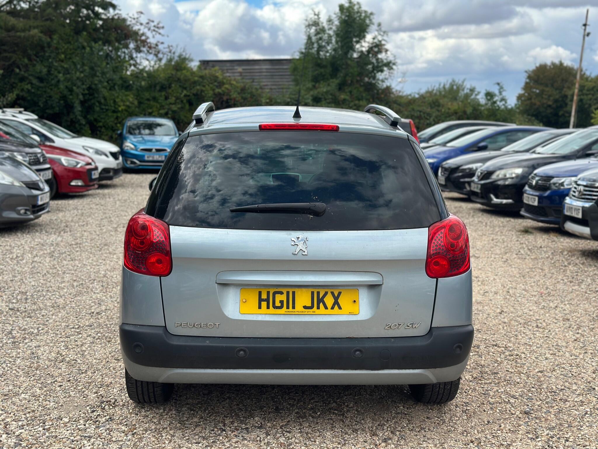 Peugeot 207 view 11