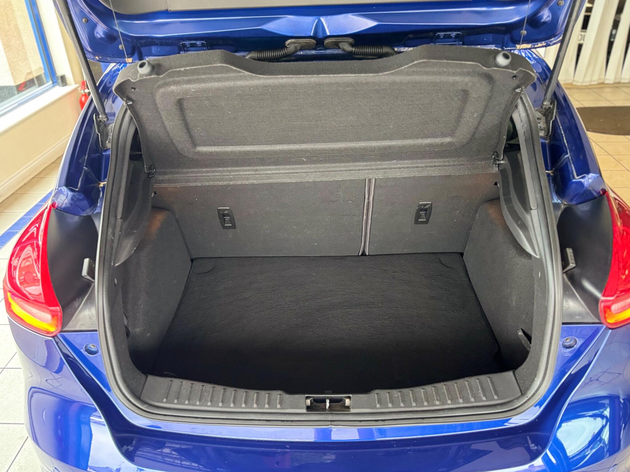 Ford Focus view 29