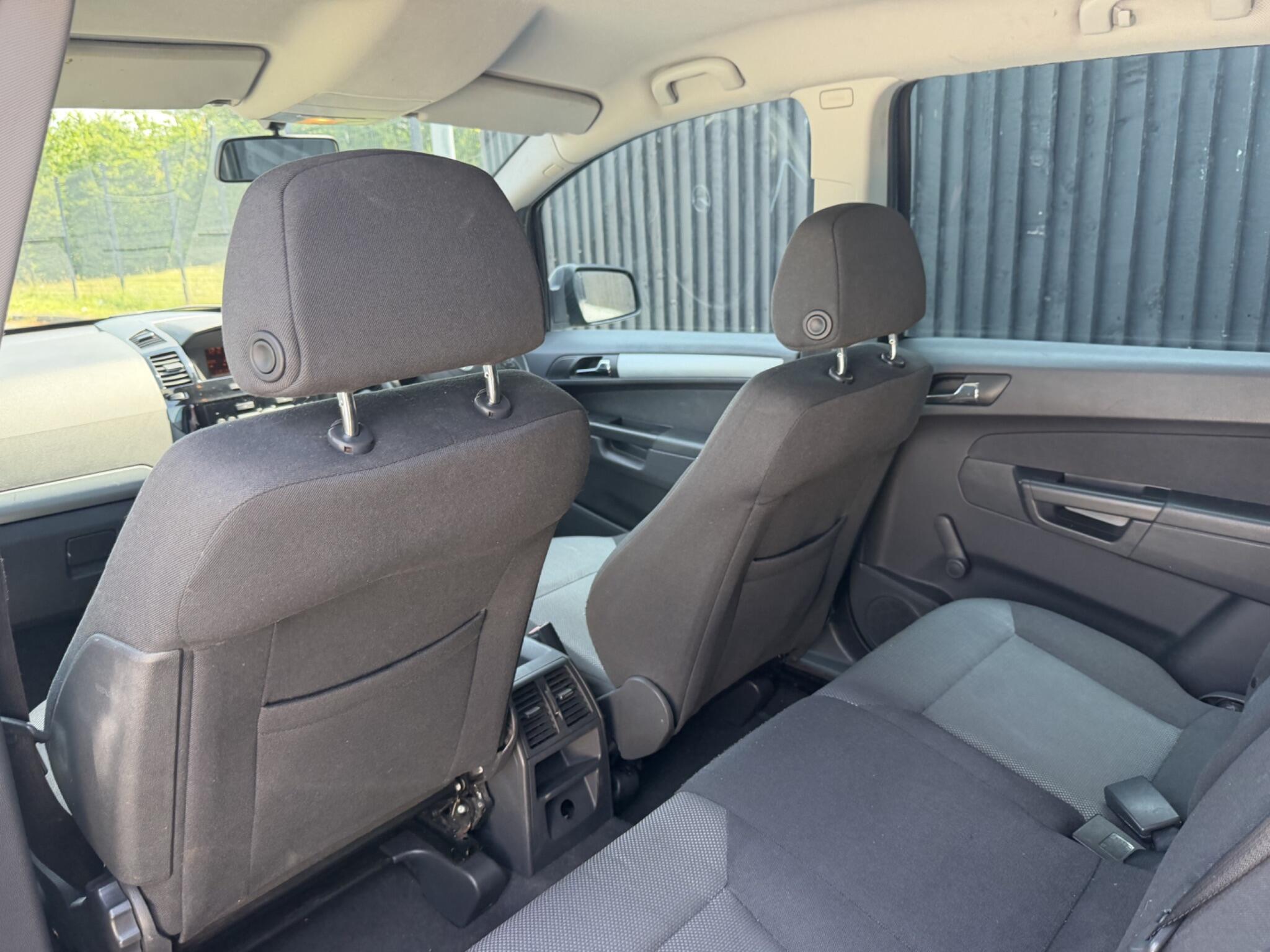 Vauxhall Zafira view 12